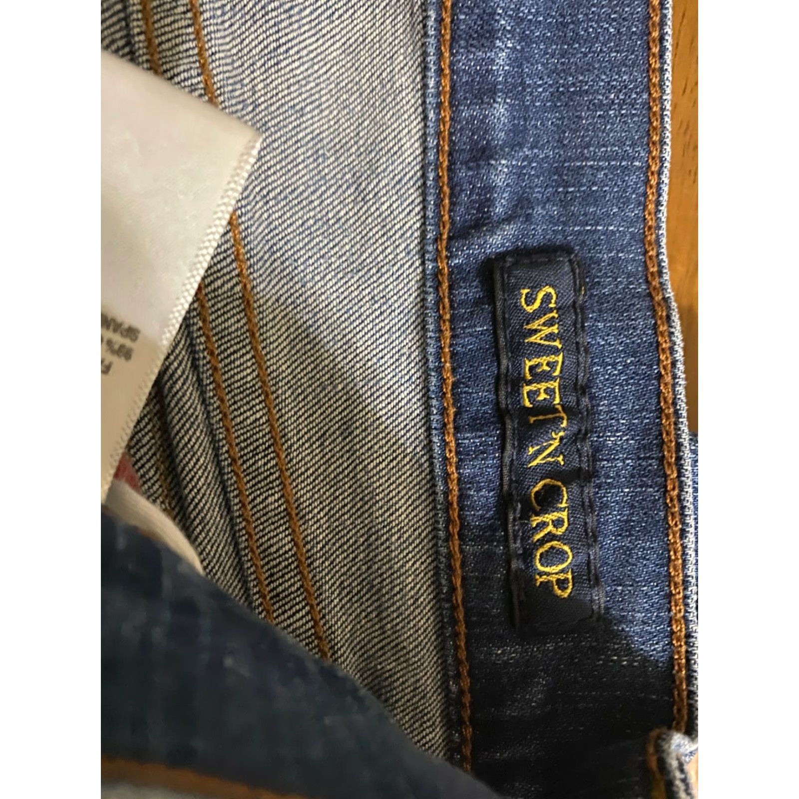 Lucky Brand LUCKY Brand Jeans Women's Size 6 / 28 Sweet 'n Crop Medium Wash Denim Faded Cropped Jeans Straight-Leg Adult Womens Size 28" / US 6 / IT 42 - 3 Thumbnail