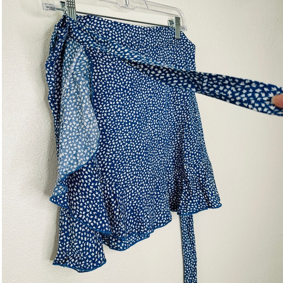 Other Blue & White Leaf Print Design Wrap Mini Skirt with Ruffle S Size 27" / US 4 / IT 40 - 1 Thumbnail