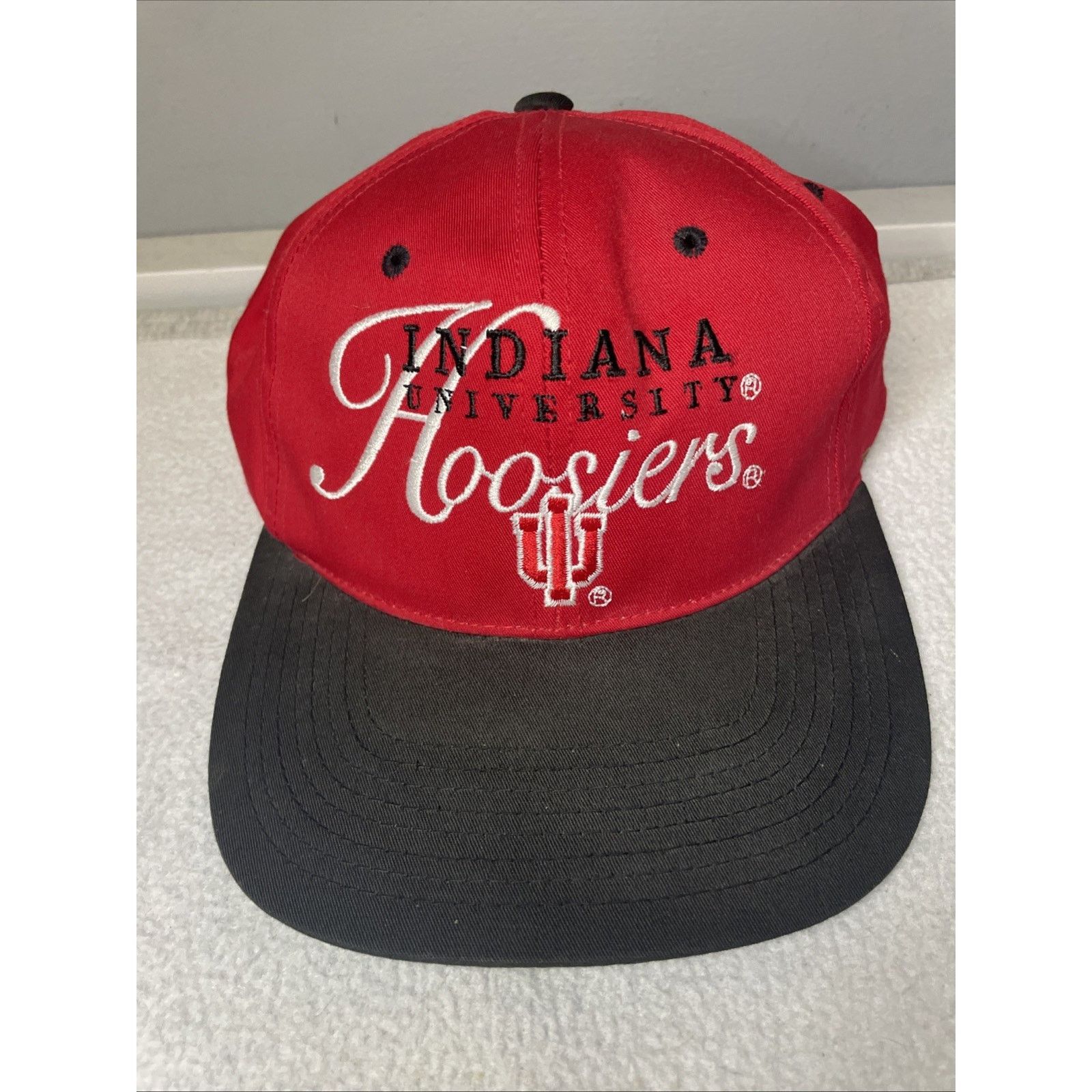 Signatures VINTAGE INDIANA HOOSIERS RED SIGNATURES SNAPBACK CAP - NWOT Size ONE SIZE - 1 Thumbnail