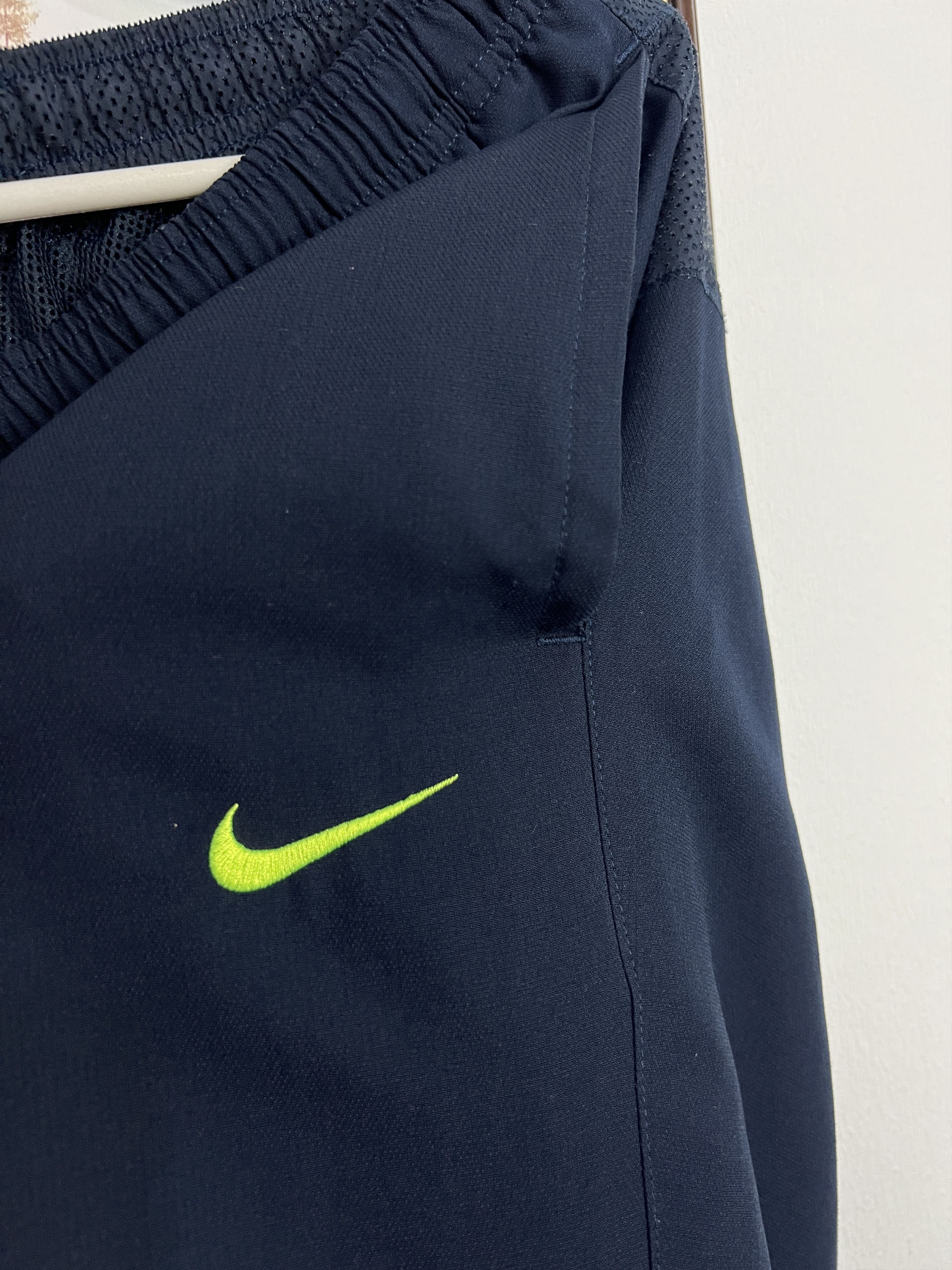 Nike Vintage Nike FC Barcelona Football Pants Soccer Sweatpants Size US 34 / EU 50 - 5 Thumbnail