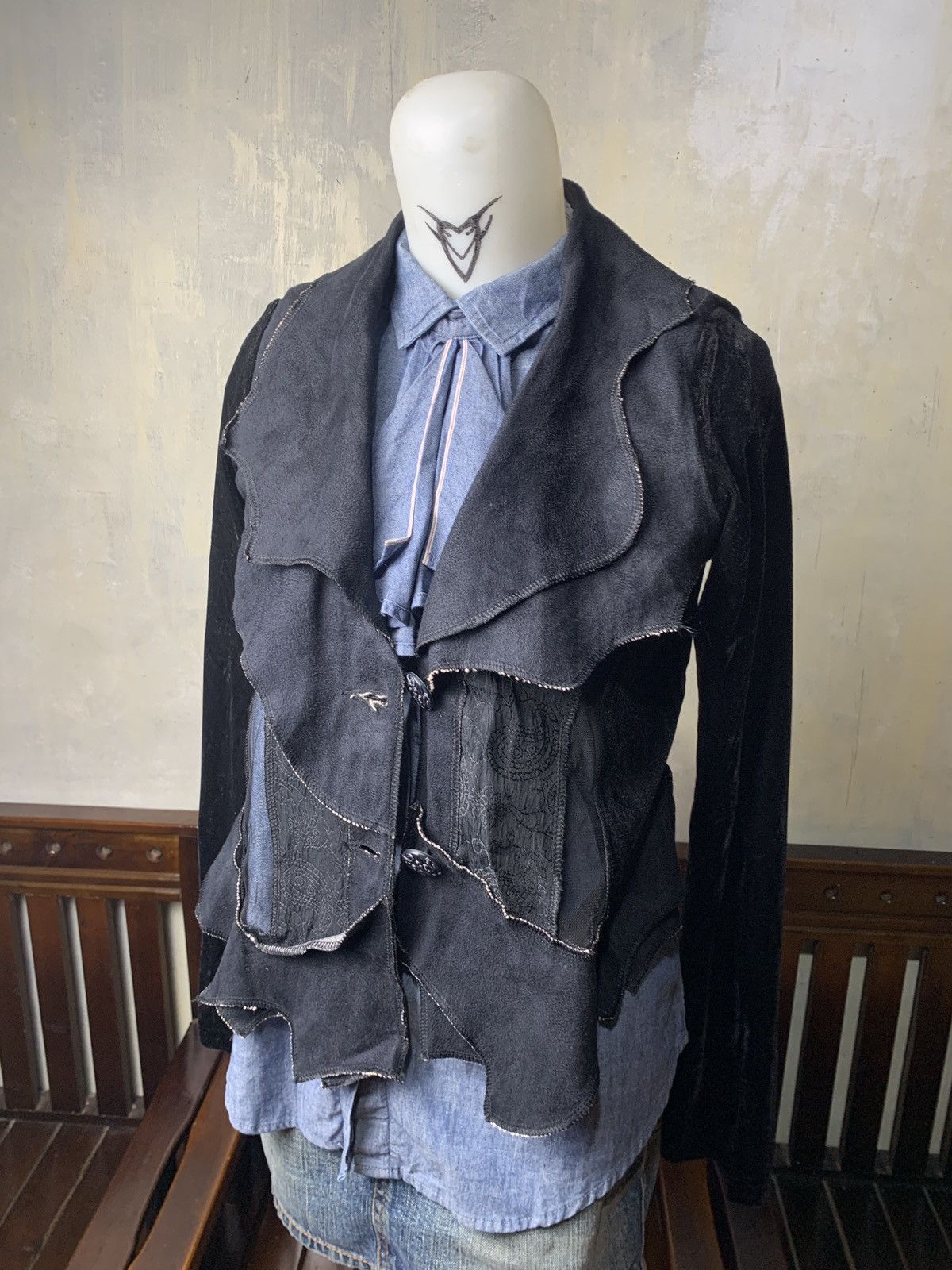 Japanese Brand Multifabric Unstructured Ruffle Cropped Blazer Size S / US 4 / IT 40 - 2 Thumbnail