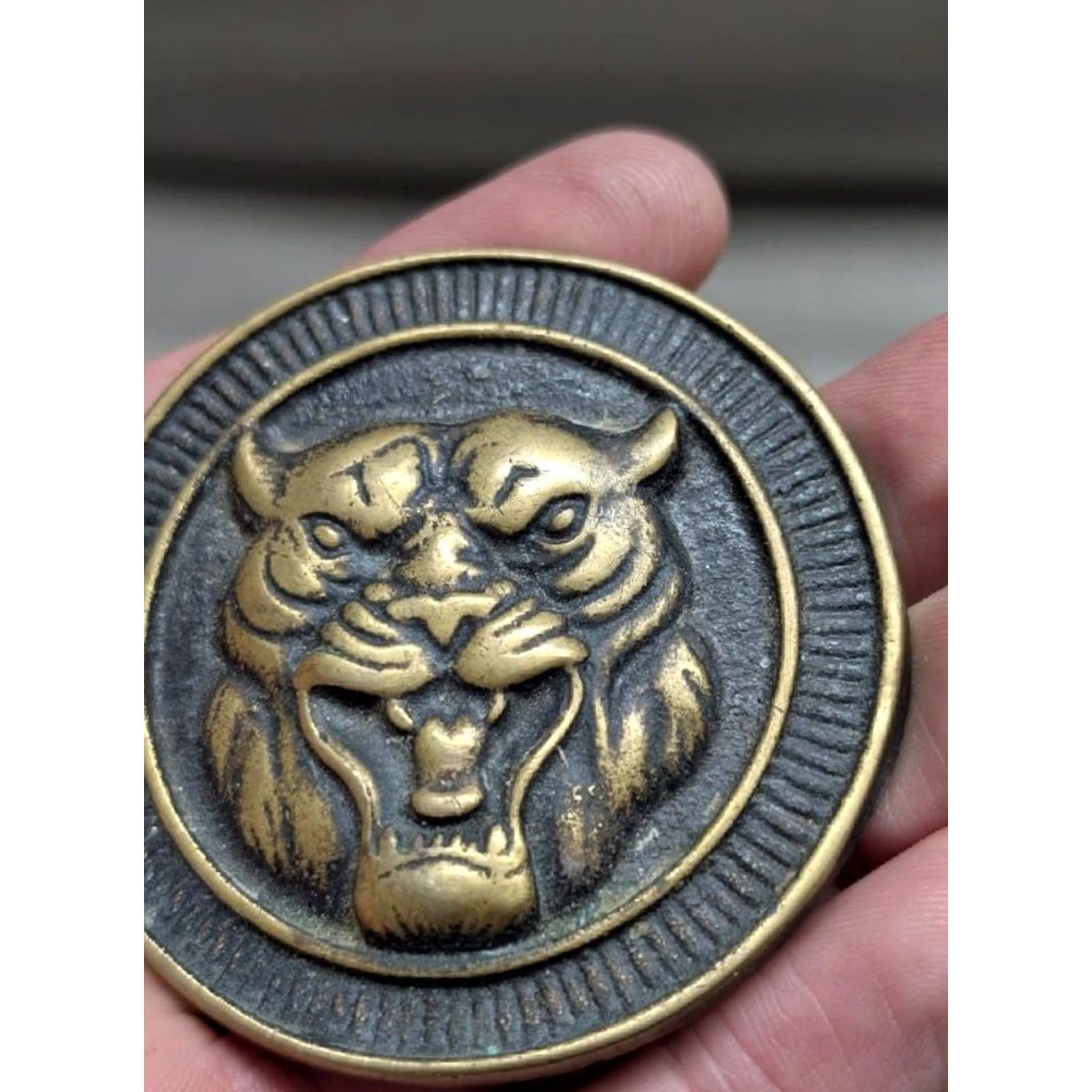 Vintage VINTAGE belt buckle TIGER solid BRASS 2.5 x 2.5" Fits belt width 1.75" Men Tiger pattern 1970s western CAT Jaguar WW2s? Size ONE SIZE - 5 Thumbnail