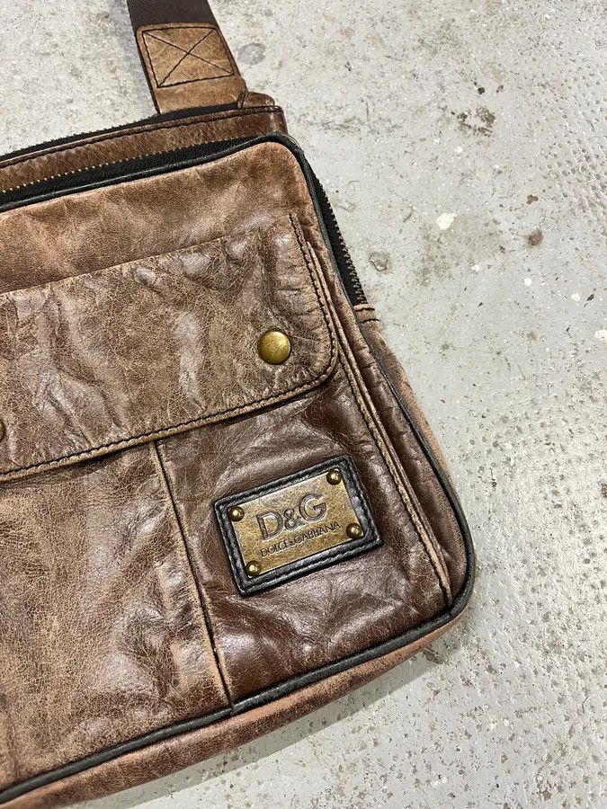 Dolce & Gabbana 2000s Dolce & Gabbana Brown Faded Leather Shoulder Bag Size ONE SIZE - 3 Thumbnail