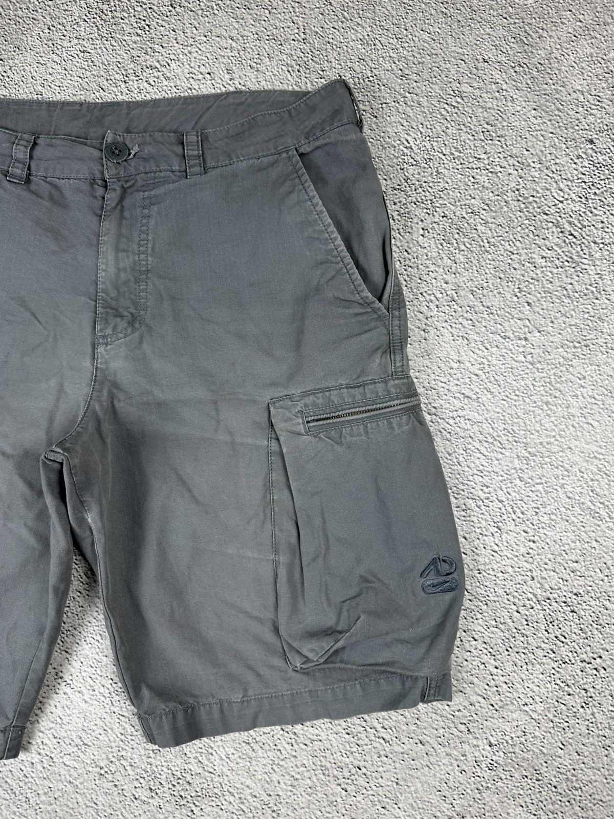 Nike Vintage Nike Cargo Faded Shorts Baggy Ripstop Y2K Size US 30 / EU 46 - 4 Thumbnail