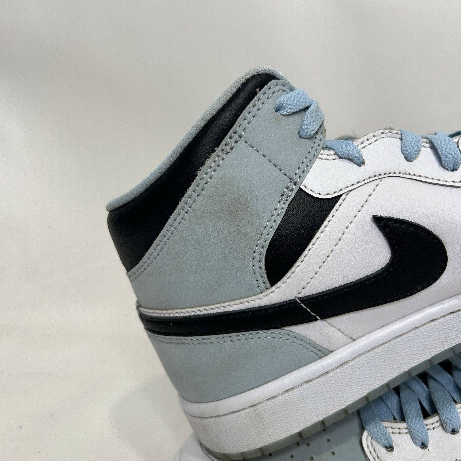Jordan Brand Nike Air Jordan 1 Retro Mid SE "Ice Blue" Size US 10.5 / EU 43-44 - 9 Thumbnail
