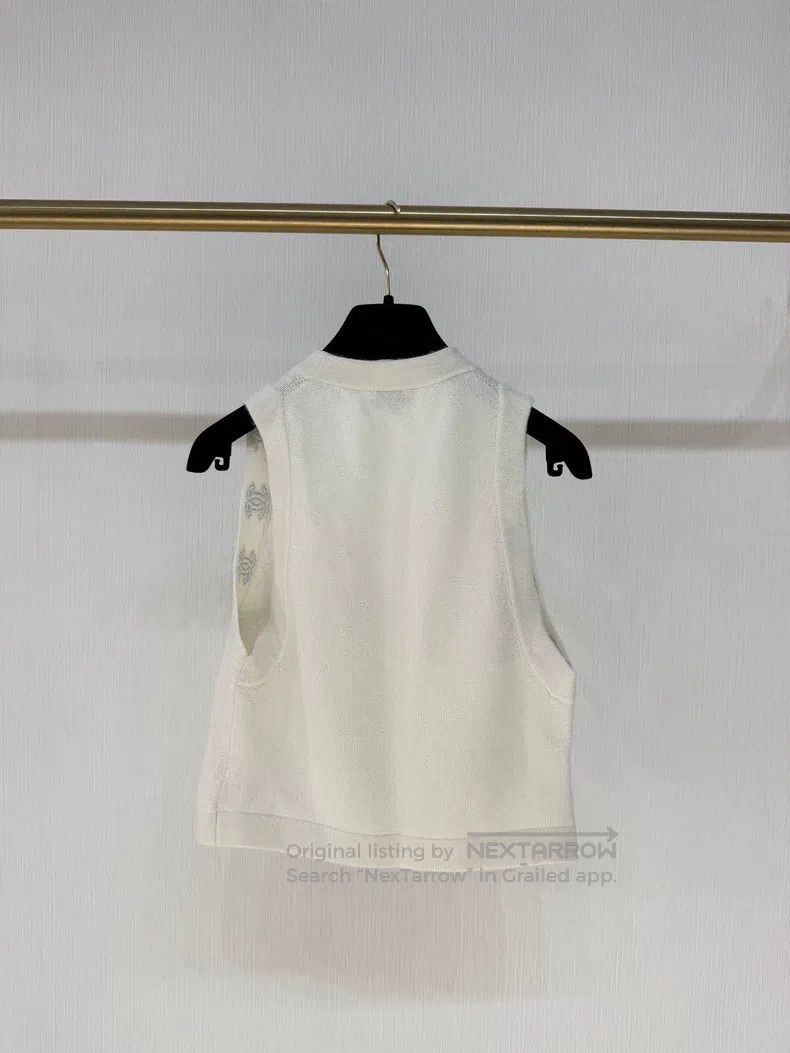 Chanel Chanel 23K white camelia button vest Size XXS / US 00 / IT 34 - 2 Thumbnail