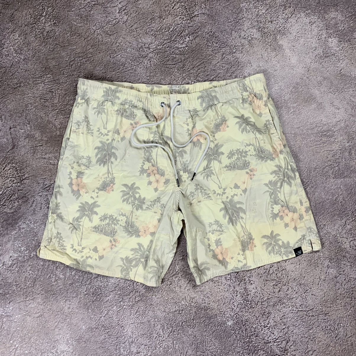 Vintage Vintage Oneill Y2K Floral Shorts Relaxed Fit Streetwear 34 Size US 34 / EU 50 - 1 Thumbnail