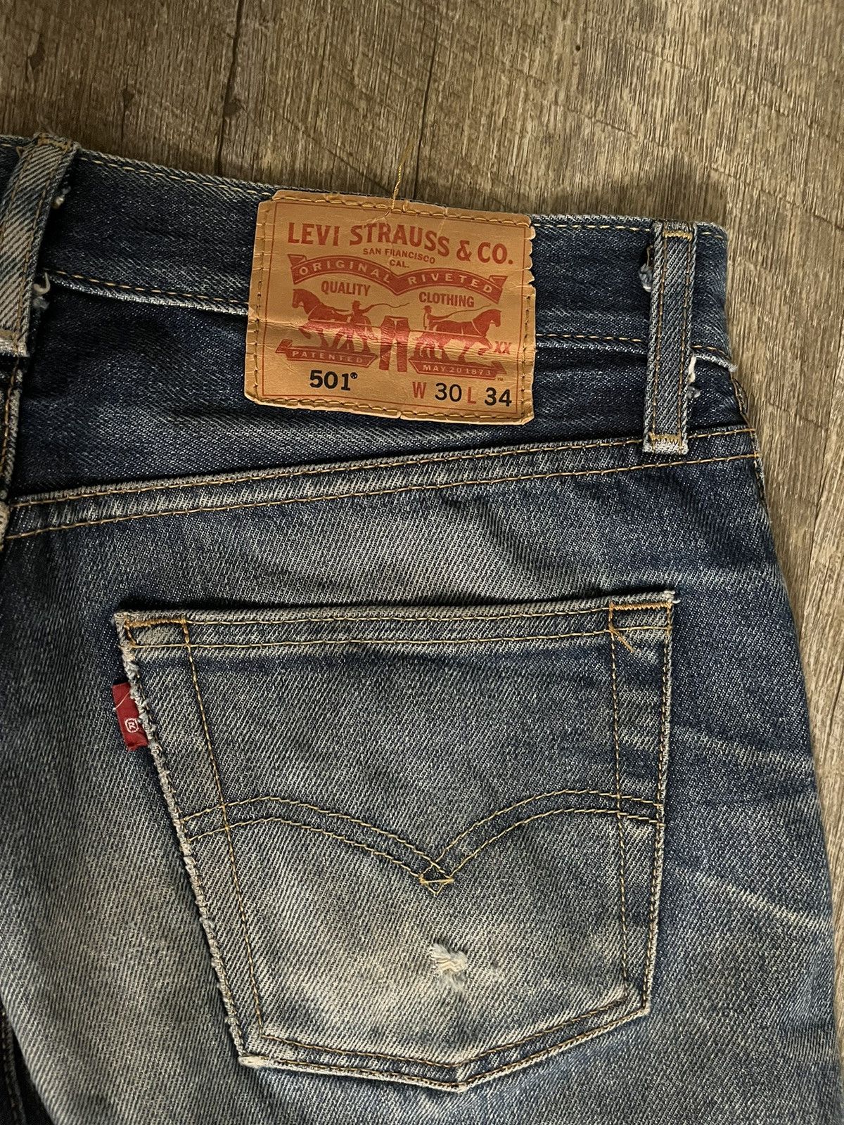 Levi's Vintage Clothing Vintage Levi’s 501 blank red tab 30 x 34 Size US 30 / EU 46 - 3 Thumbnail