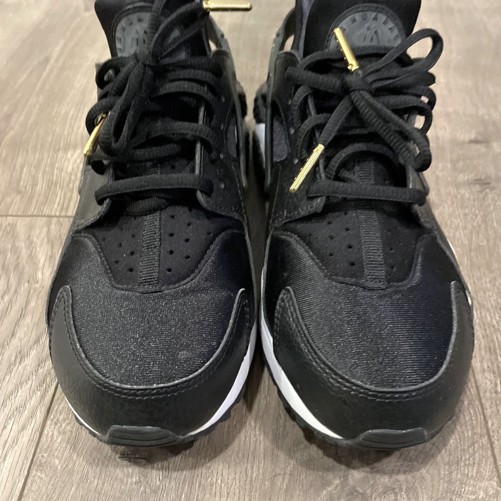 Nike VINTAGE Nike Air Trainer Huarache Sneaker 845317-008 Sail Size 8 Women’s Bowing/Football Theme Mens Womens Size US 8 / IT 38 - 2 Thumbnail