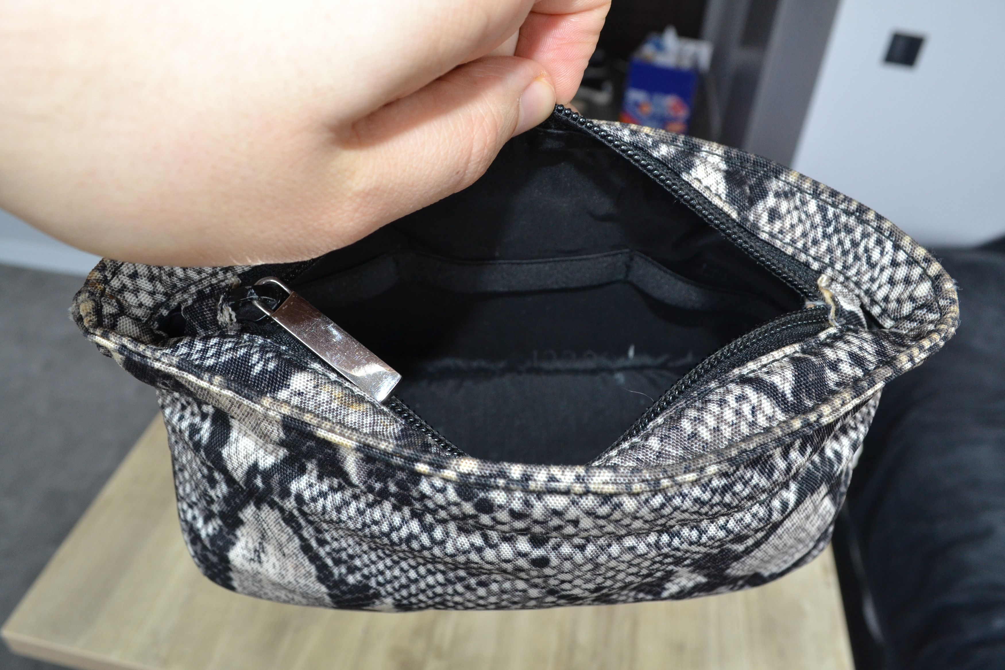 Gucci GUCCI Pouch Bag Clutch Cosmetic Zip Mini Print Snake Size ONE SIZE - 9 Thumbnail