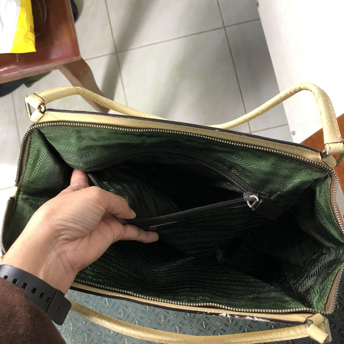 Prada 🔥VINTAGE HAND BAG PIG SKINS LEATHER PRADA MADE IN ITALY Size ONE SIZE - 16 Thumbnail