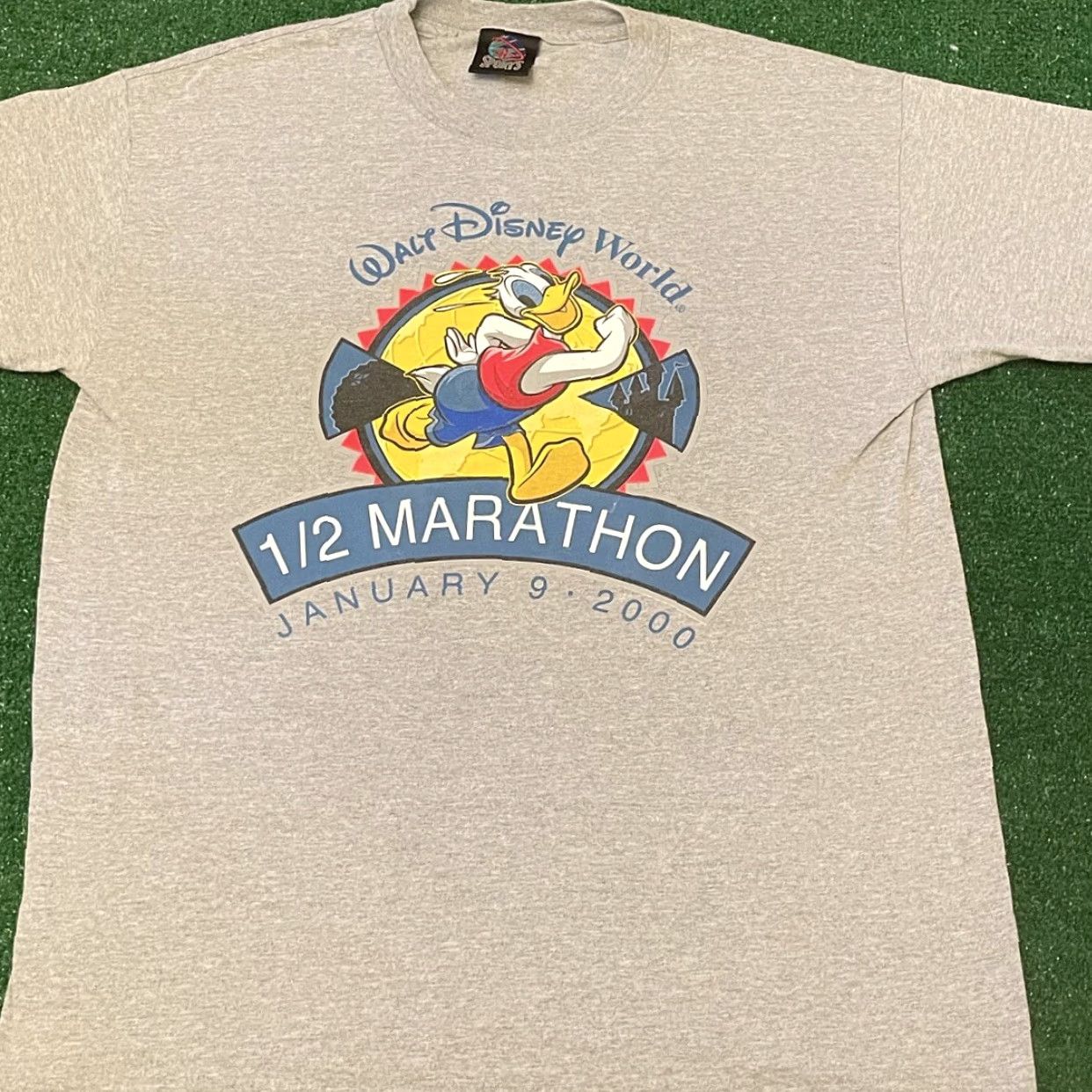 Disney VINTAGE 90s Disney Marathon Foot Locker Donald Duck VTG 2000 Shirt Mens Size L Gray Short Sleeve T-Shirt Size US L / EU 52-54 / 3 - 3 Thumbnail