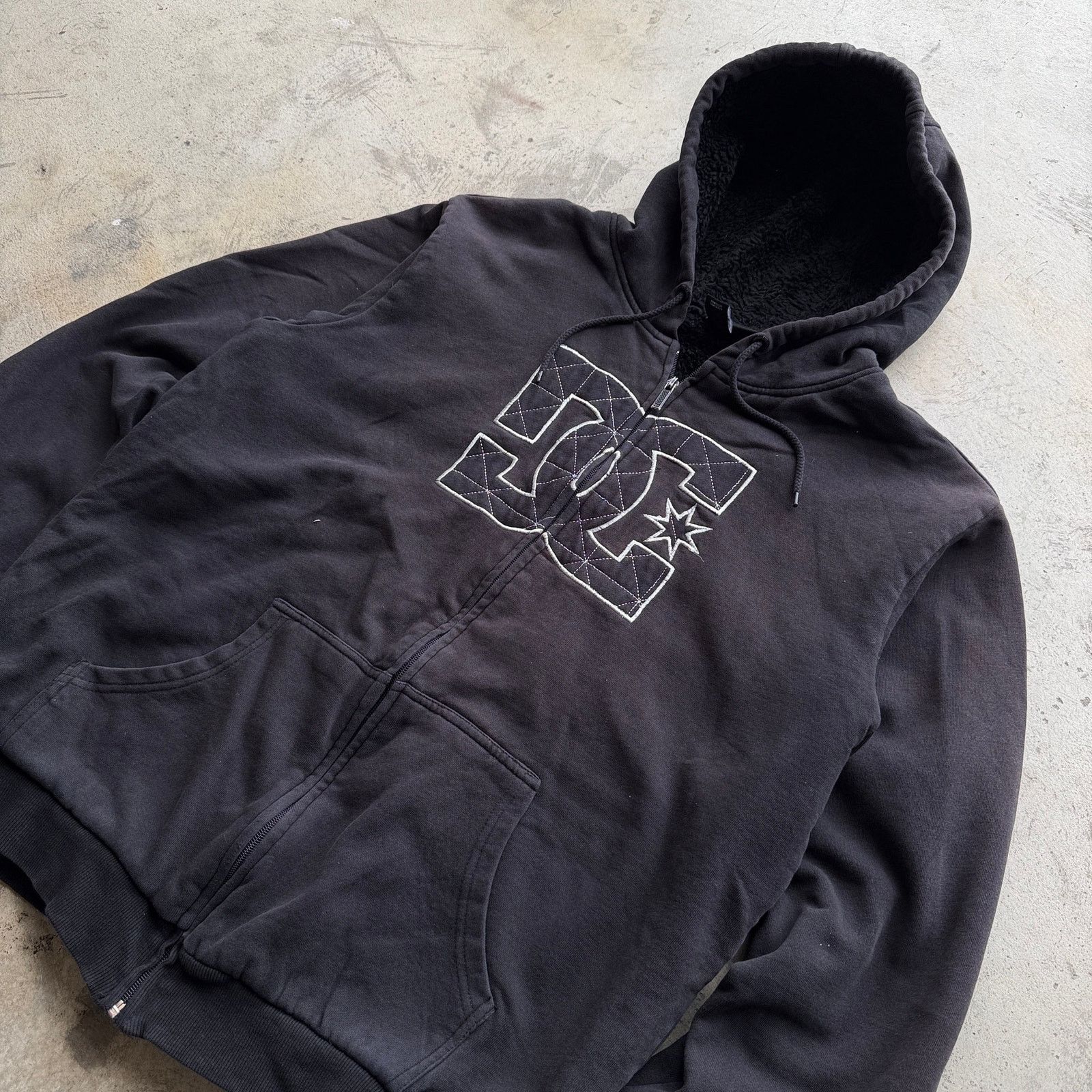 DC Vintage Y2K DC Shoes Black Zip Up Hoodie Sherpa Lined Skater Size US L / EU 52-54 / 3 - 4 Thumbnail