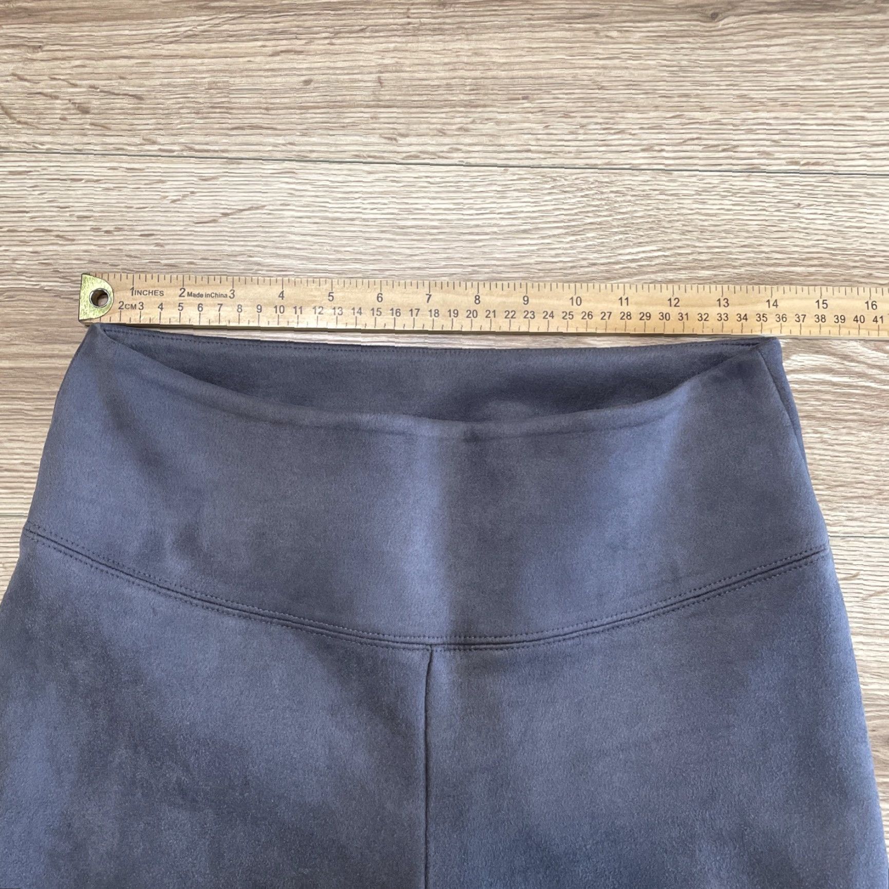 White House Black Market VINTAGE White House Black Market Women Leggings Ankle Stretch Suede Gray Size 8 Size 30" / US 8 / IT 44 - 3 Thumbnail