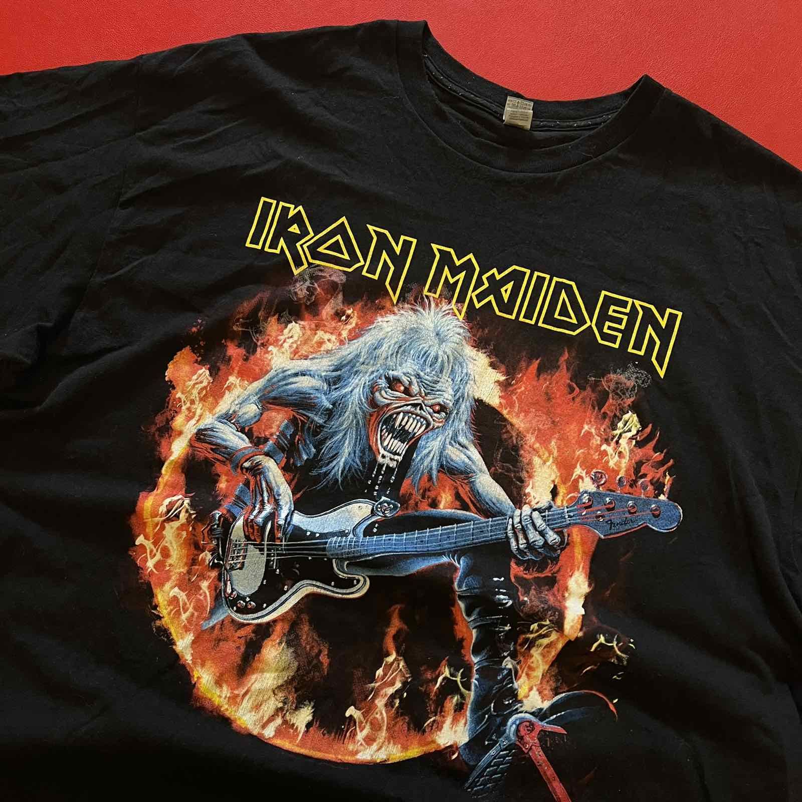 Vintage Vintage Iron Maiden y2k t-shirt original Sz XL Size US XL / EU 56 / 4 - 2 Thumbnail