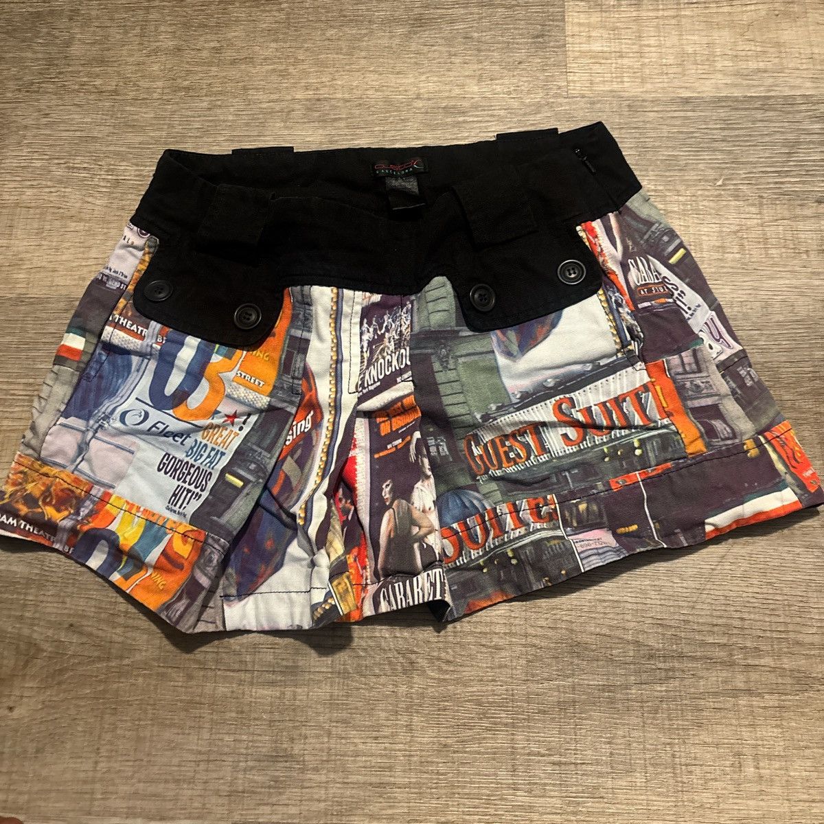 Custo Barcelona Custo Barcelona Broadway Billboard Mini Skirt Size 28" / US 6 / IT 42 - 1 Thumbnail