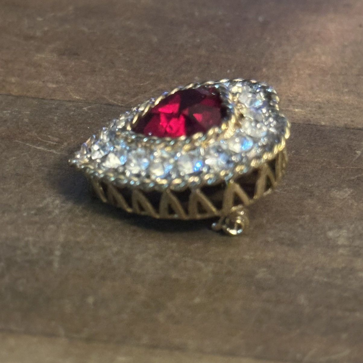 Vintage Vintage red gemstone rhinestone heart brooch/pendant Size ONE SIZE - 7 Thumbnail