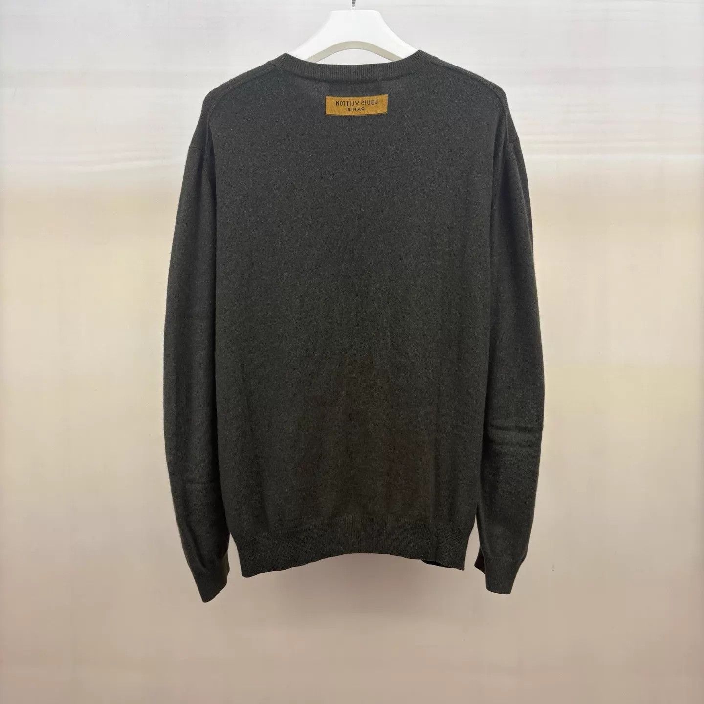 Louis Vuitton LV chest embossed logo sweater XL new with tags IT Size XL / US 12-14 / IT 48-50 - 2 Thumbnail