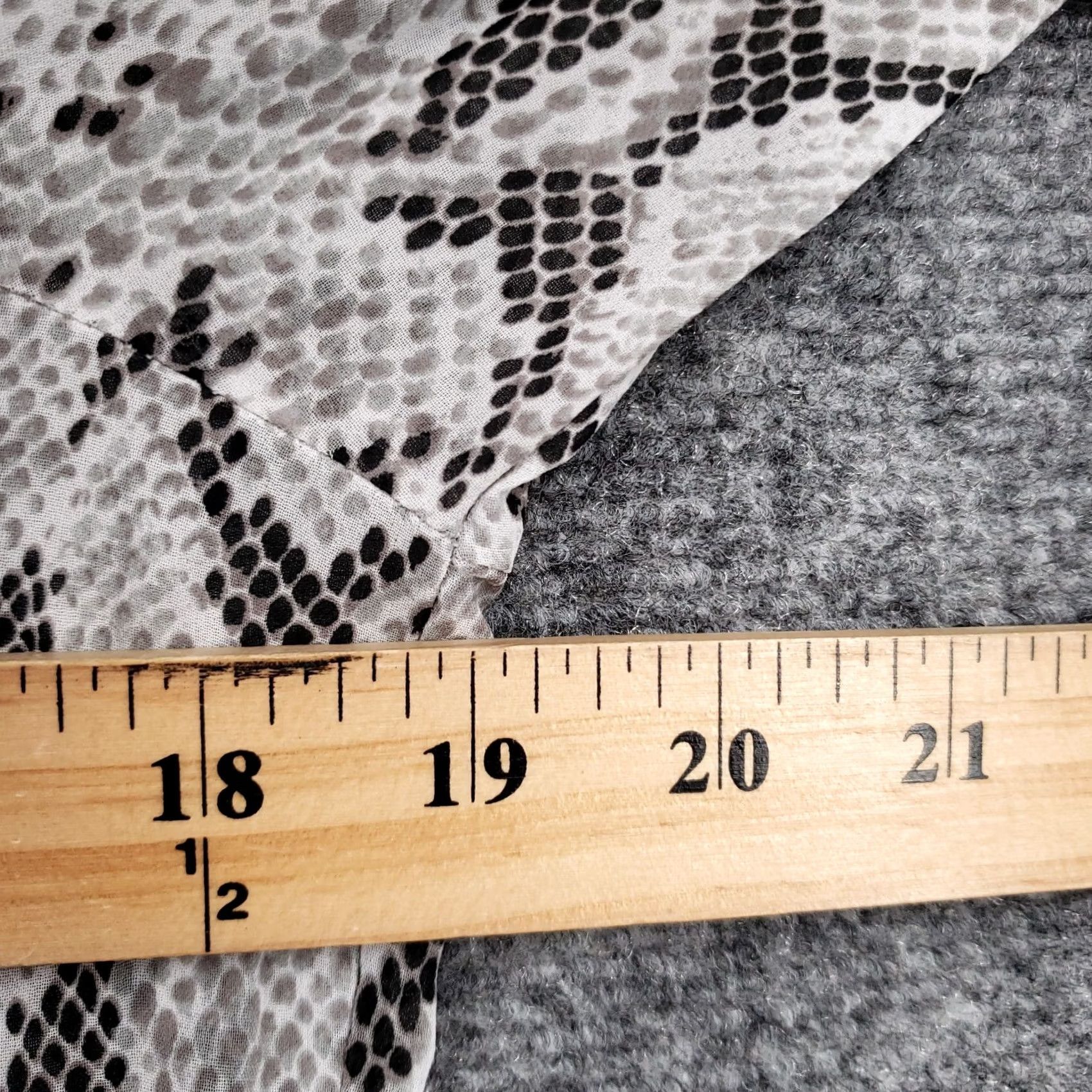 Express Express Blouse Women's M Slim Gray Button Down Snake Print Long Sleeve Size M / US 6-8 / IT 42-44 - 5 Thumbnail