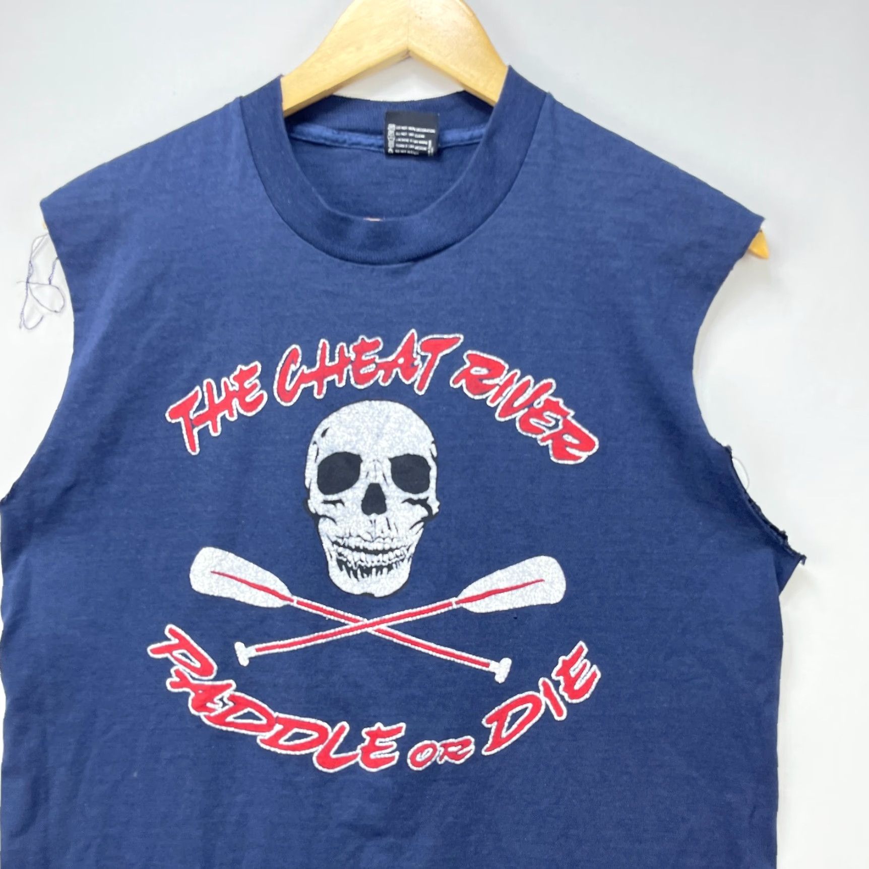 Fruit Of The Loom VINTAGE Skull Biker Sun Faded T-Shirt Large Sleeveless Men L Blue 90s Size US L / EU 52-54 / 3 - 2 Thumbnail