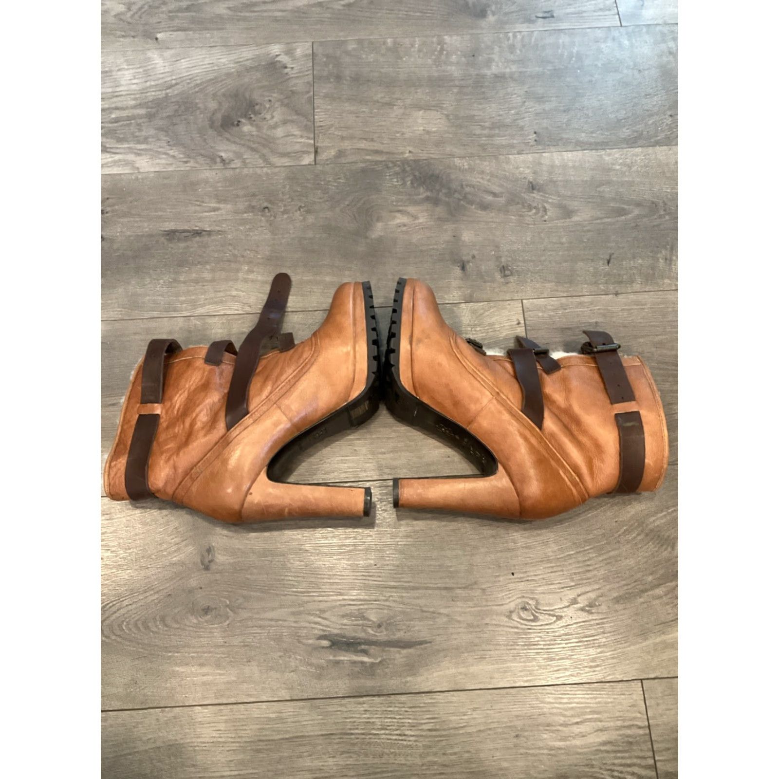 Dolce Vita VINTAGE Dolce Vita Brown Shearling Lined Ankle Boot Size 10 User: VINTAGE Dolce Vita Brown Shearling Lined Ankle Boot Size 10 Size US 10 / IT 40 - 6 Thumbnail