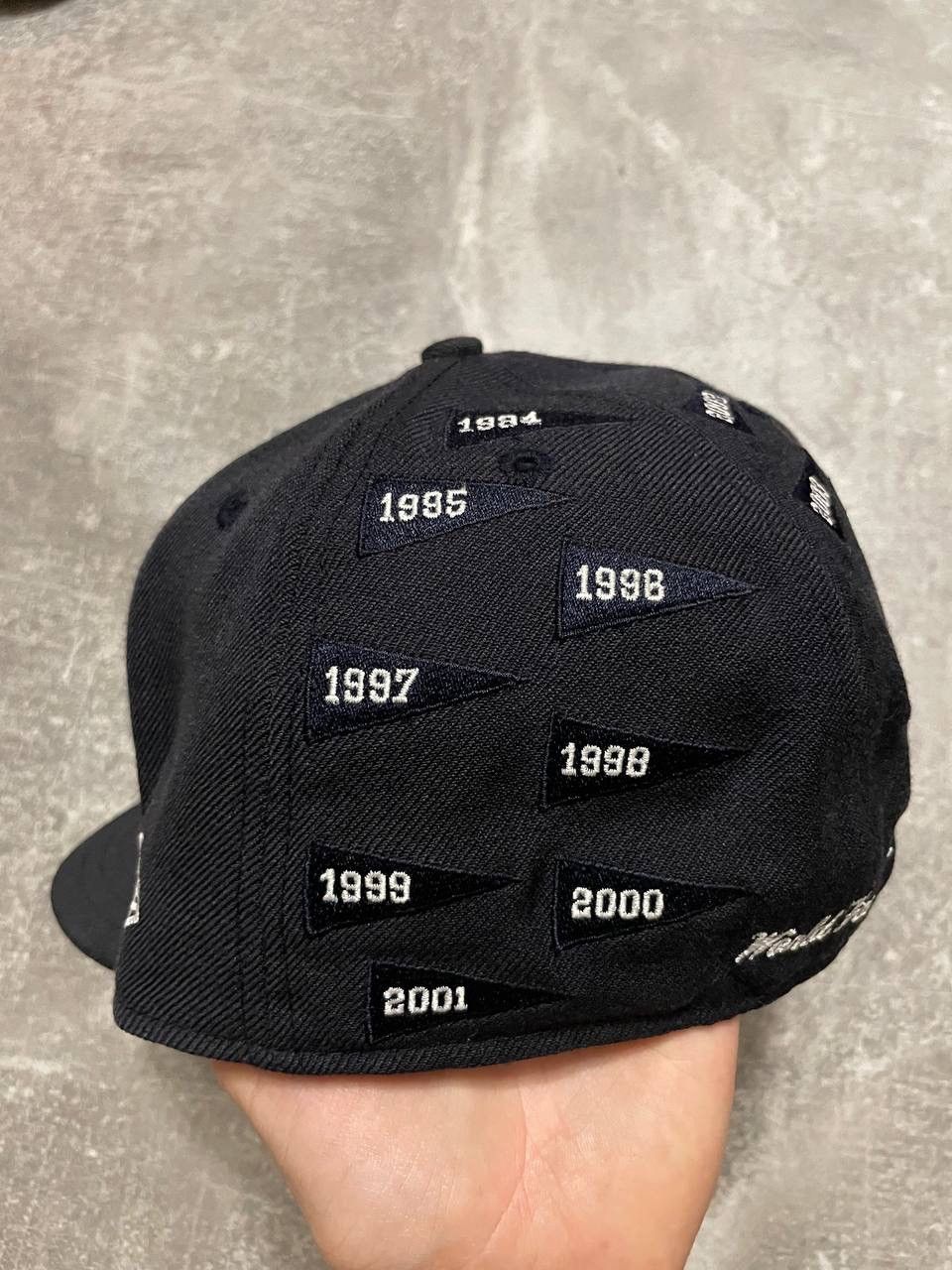 Hypebeast × Supreme Supreme New Era Box Logo World Famous Flags SnapBack Cap Size ONE SIZE - 6 Thumbnail