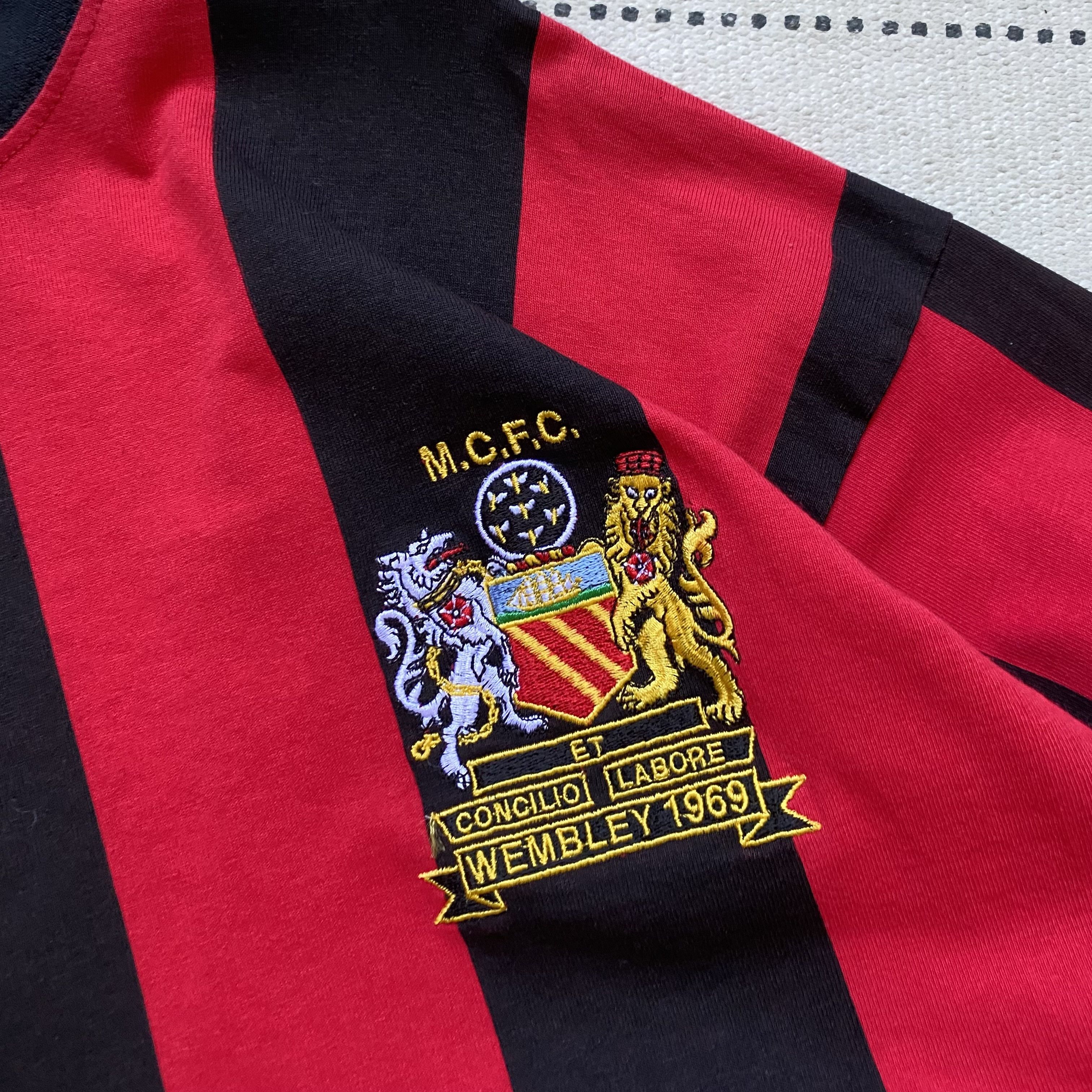 Umbro ⚽️Vintage 1969 Manchester City soccer jersey longsleeve tee Size US L / EU 52-54 / 3 - 4 Thumbnail