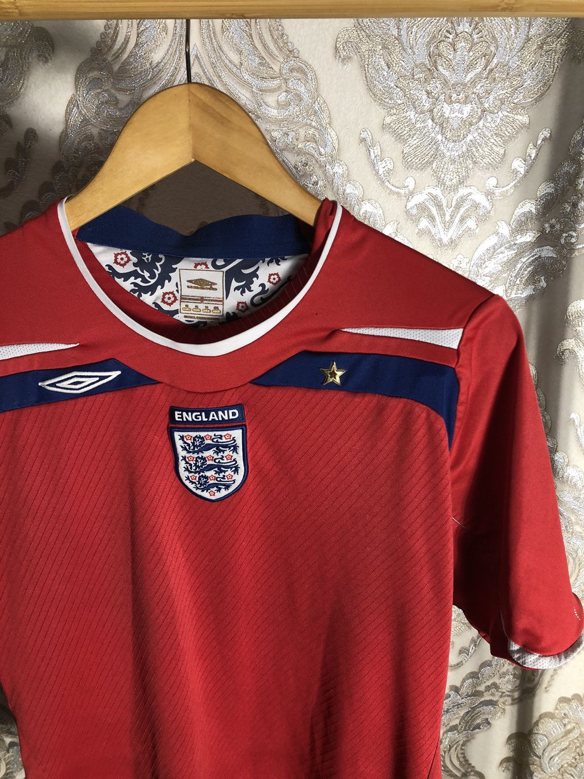 Umbro VINTAGE UMBRO ENGLAND RETRO SOCCER JERSEY MANCHESTER Y2K 90s Size US S / EU 44-46 / 1 - 2 Thumbnail