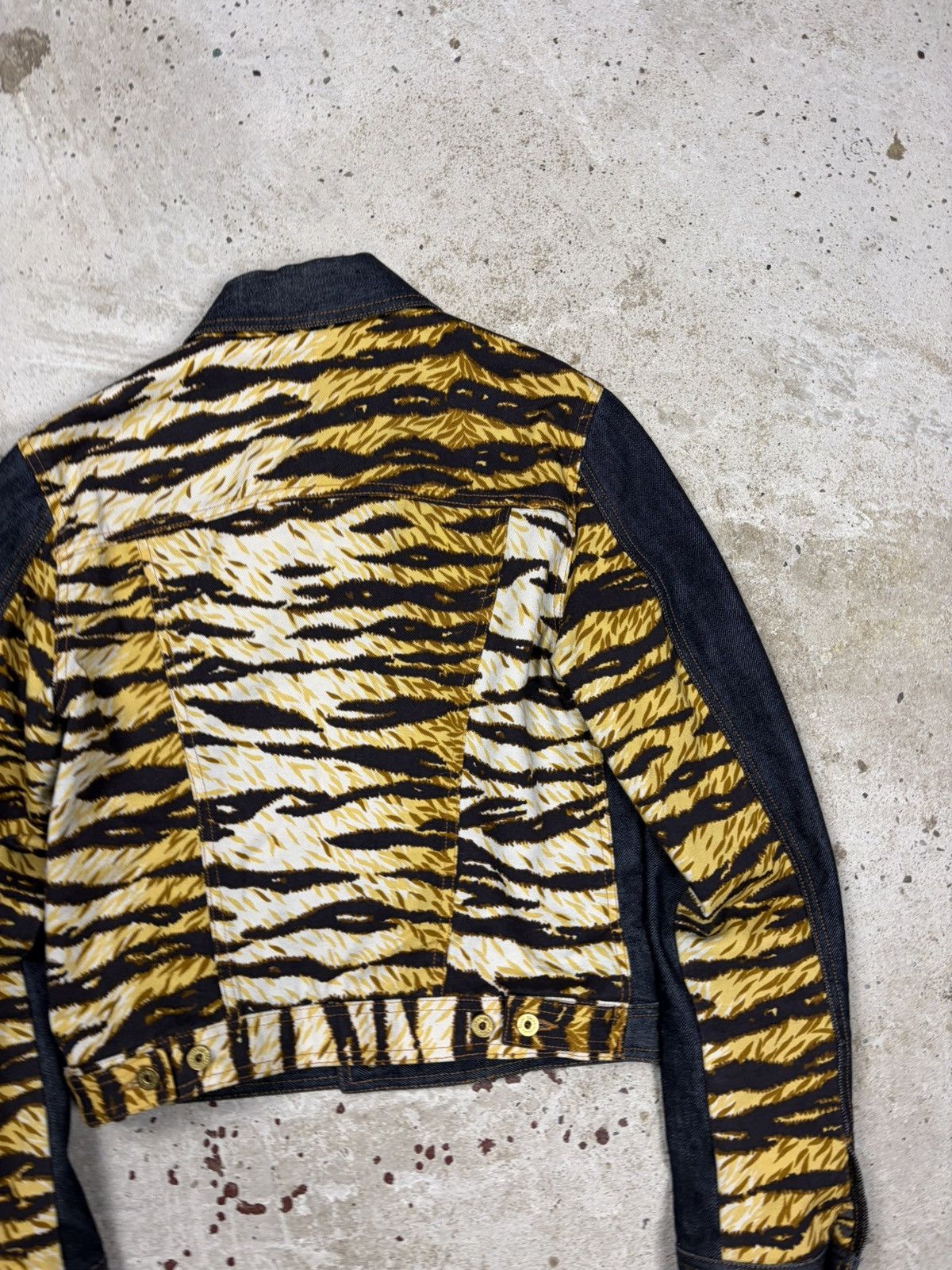 Dolce & Gabbana 2000s Dolce & Gabbana Hybrid Denim & Tiger Print Jacket Size XS / US 0-2 / IT 36-38 - 16 Thumbnail