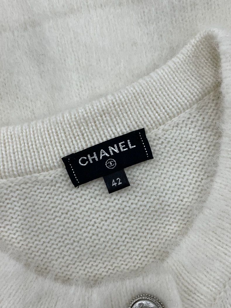 Chanel Snow series white snowflake diamond buckle cashmere