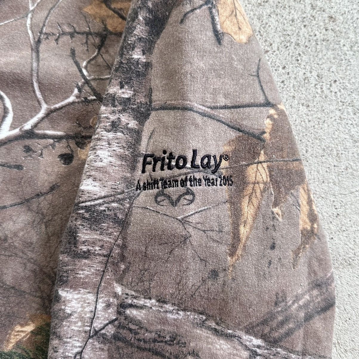Carhartt × Vintage Crazy Vintage Y2K Faded Realtree Camo Sweatshirt Size US L / EU 52-54 / 3 - 5 Thumbnail