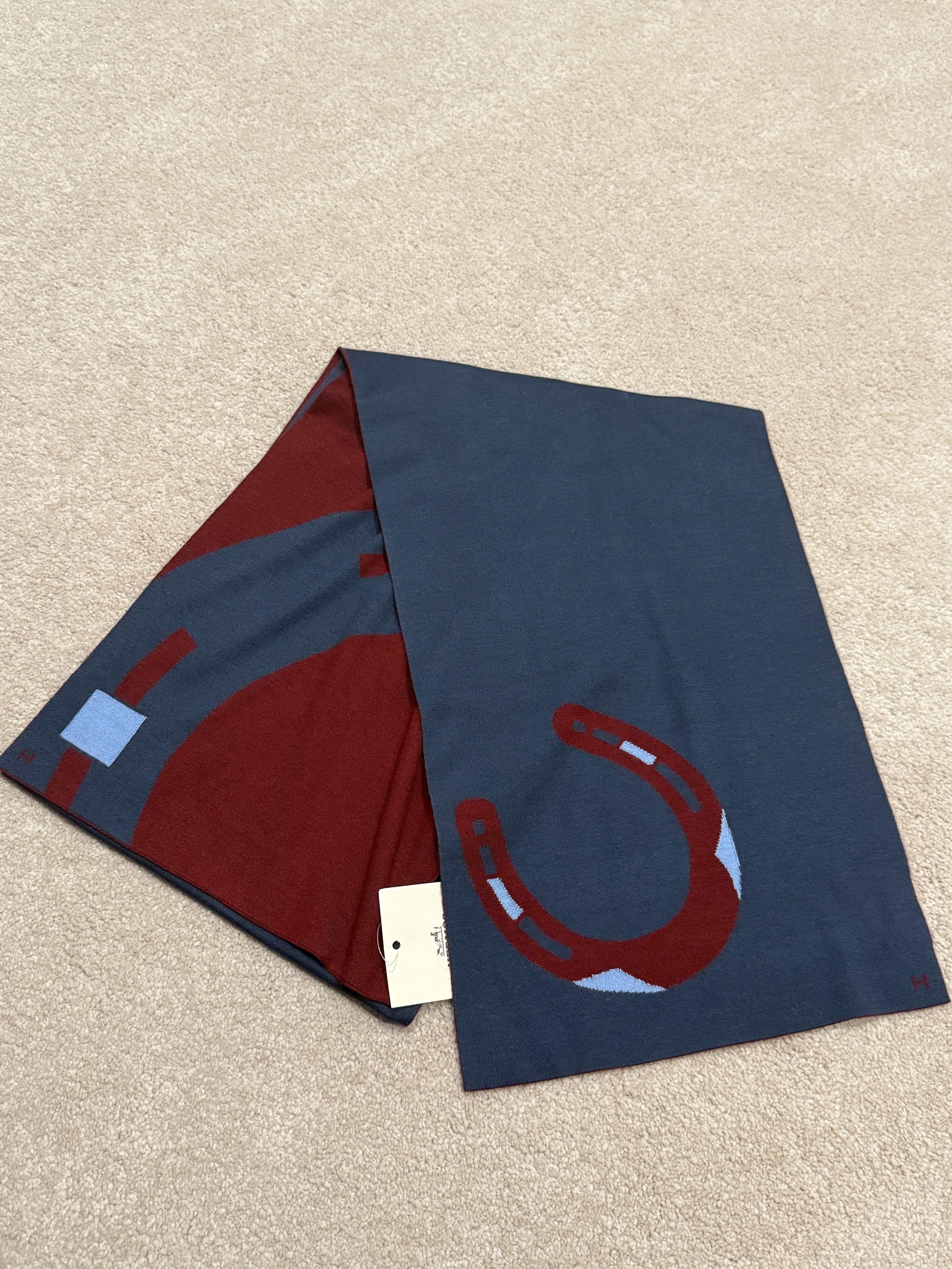 Hermes NWT Hermès Red/Blue Mens Reversible Cashmere/Silk Scarf Size ONE SIZE - 6 Thumbnail