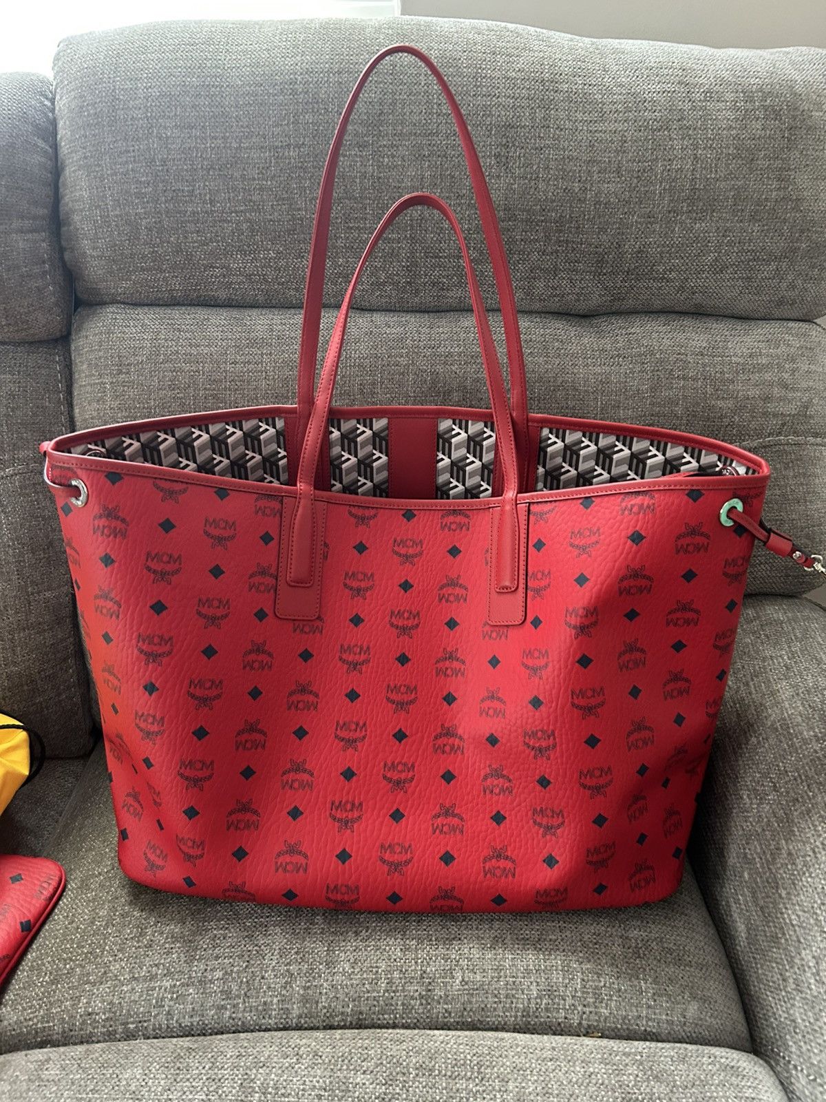 MCM Large Liz Reversible Shopper - Candy Red Size ONE SIZE - 7 Thumbnail