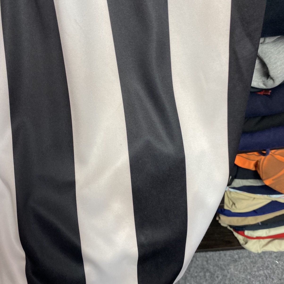 Puma Mens Puma Newcastle United Big Logo home soccer jersey Size US XL / EU 56 / 4 - 9 Thumbnail