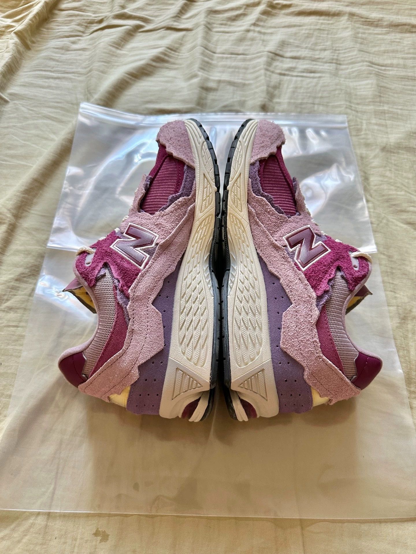 New Balance NB 2002R Low-Top 45 98New NoBox Cherry Blossom Pink Size US 11 / EU 44 - 4 Thumbnail