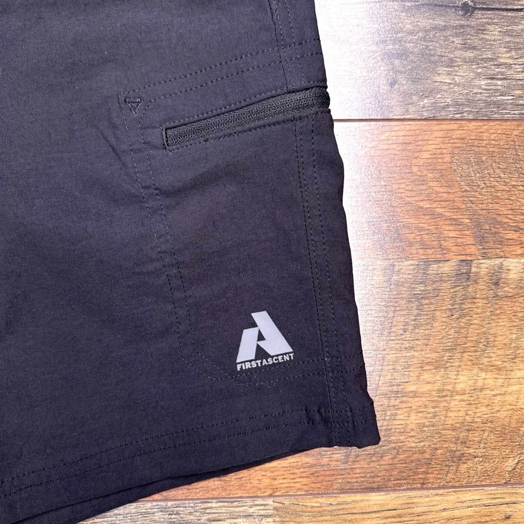 Eddie Bauer Eddie Bauer First Ascent Shorts Womens Petite 0 Black Zip Pockets Size 25" / US 0 / IT 36 - 3 Thumbnail