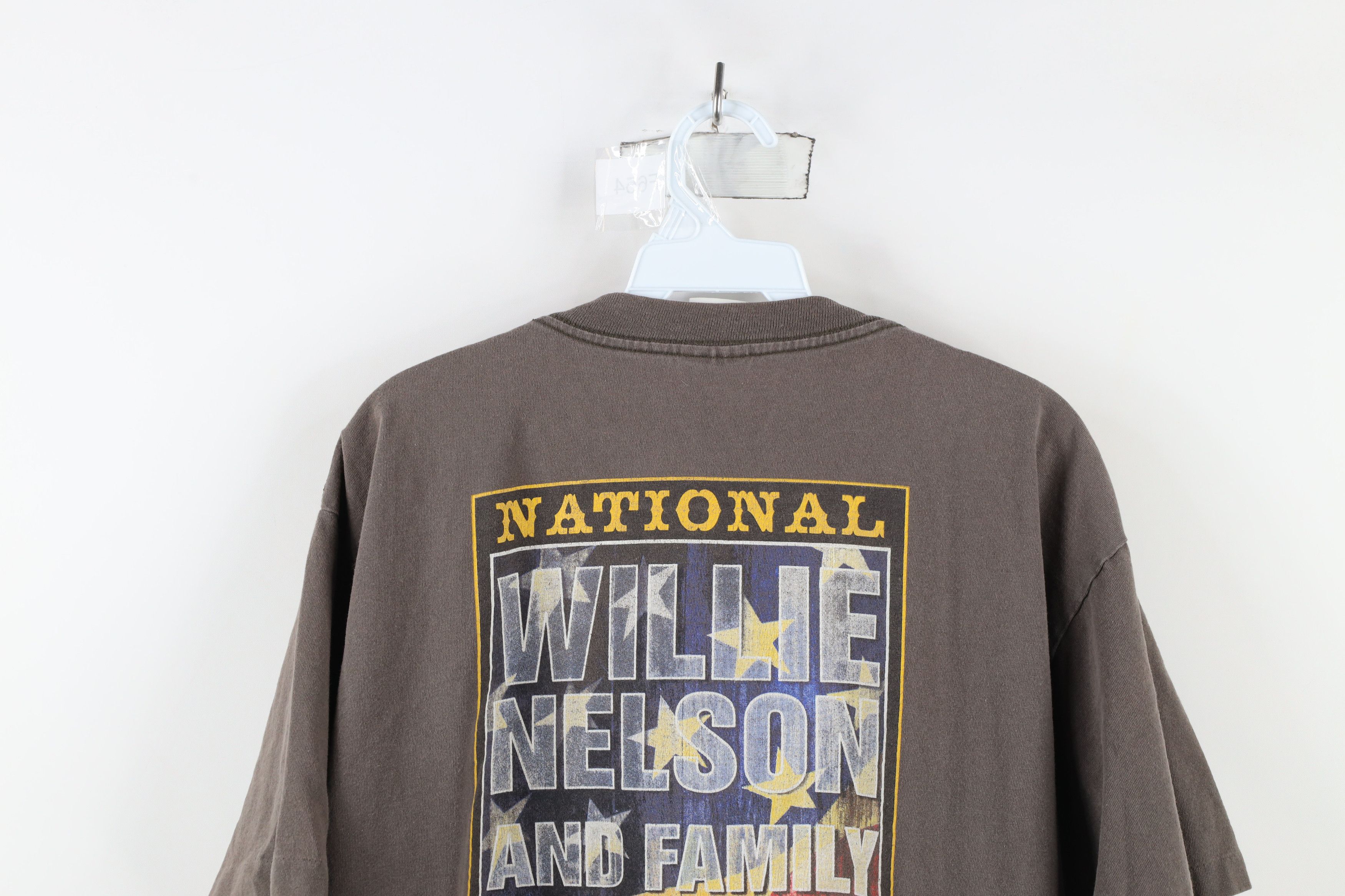 Vintage Vintage Y2K 2009 and Family Live In Concert T-Shirt USA Size US L / EU 52-54 / 3 - 13 Thumbnail