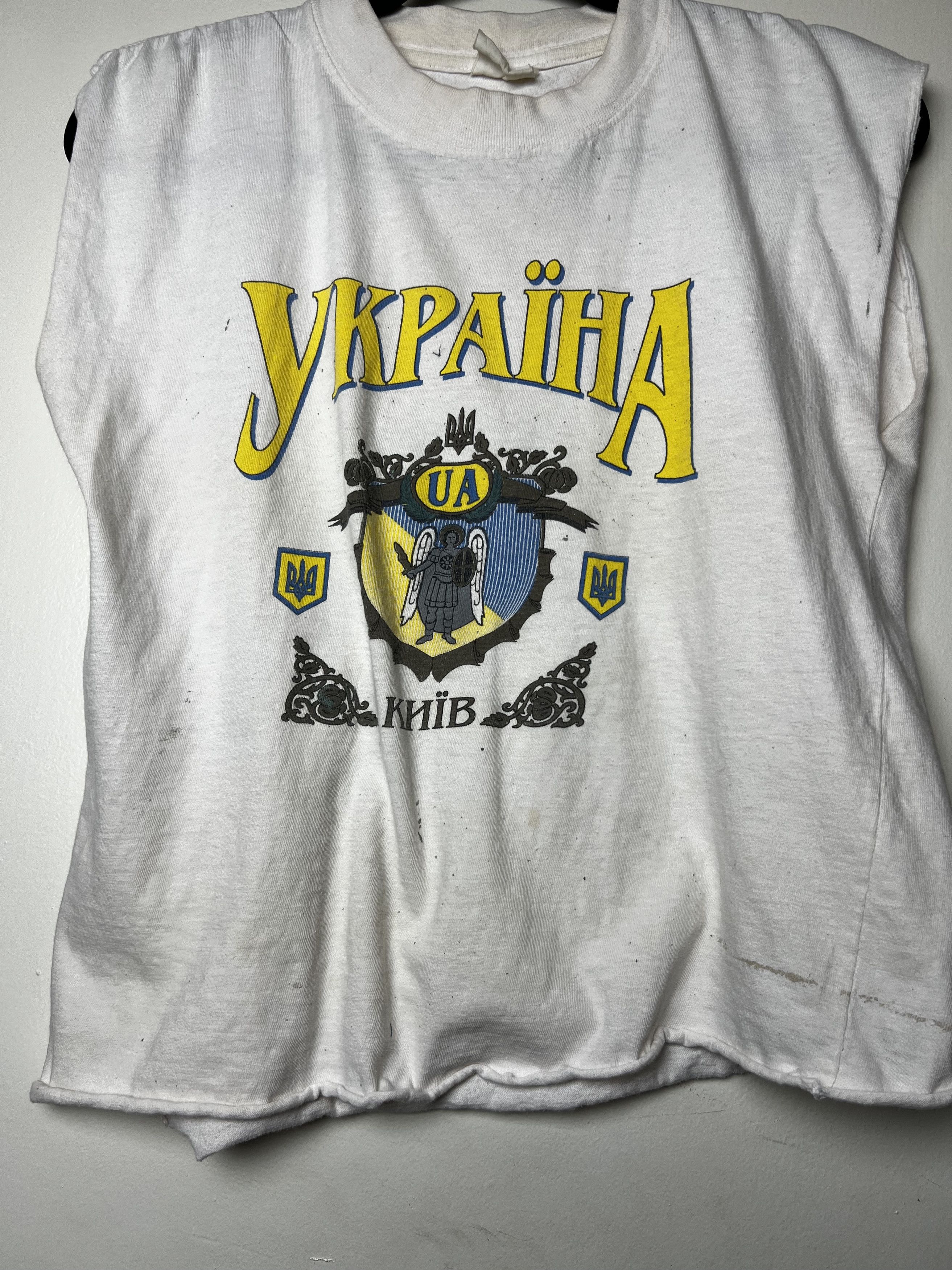 Vintage Vintage Kyiv, Ukraine Crest Cut Off Crop Souvenir T-shirt Size US S / EU 44-46 / 1 - 7 Thumbnail