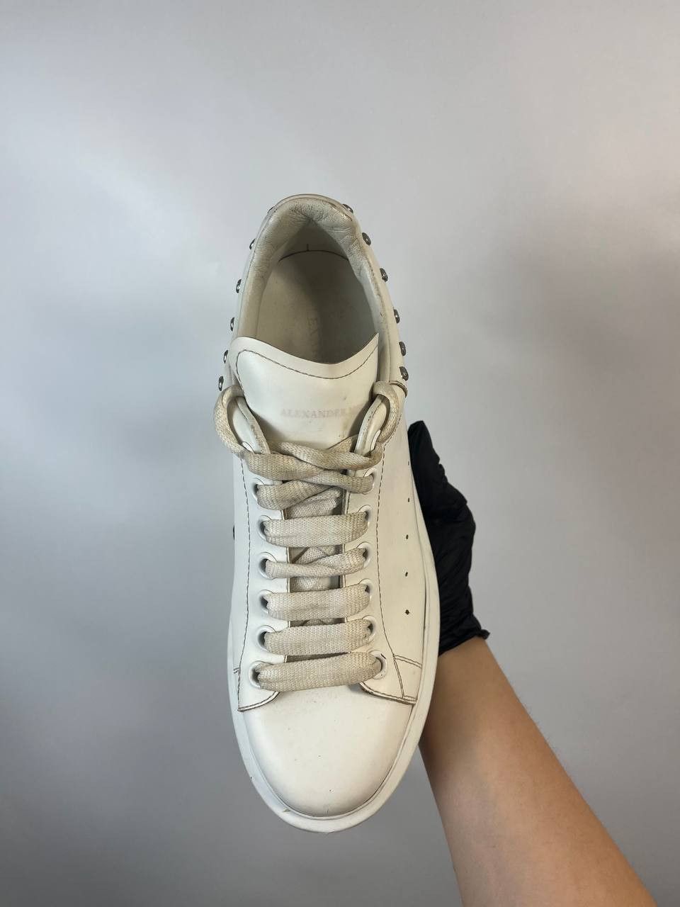 Alexander McQueen Oversised sneaker in white "Alexander Mqueen" size 40 Size US 7 / EU 40 - 4 Thumbnail