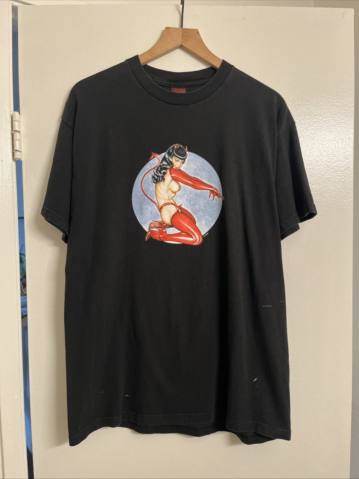 Vintage Vintage Fashion Victim Betty Page Red Devil Shirt Size L Size US L / EU 52-54 / 3 - 1 Thumbnail
