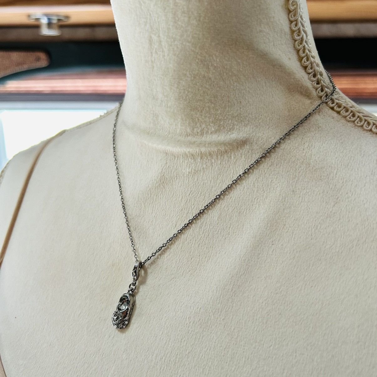 Handmade Handcrafted vintage rhinestone baby shoe charm necklace Size ONE SIZE - 3 Thumbnail
