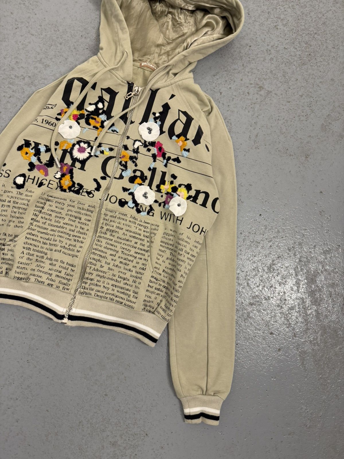 John Galliano Vintage John Galliano Abstract Flowers x Gazette Zip Hoodie Size XS / US 0-2 / IT 36-38 - 2 Thumbnail