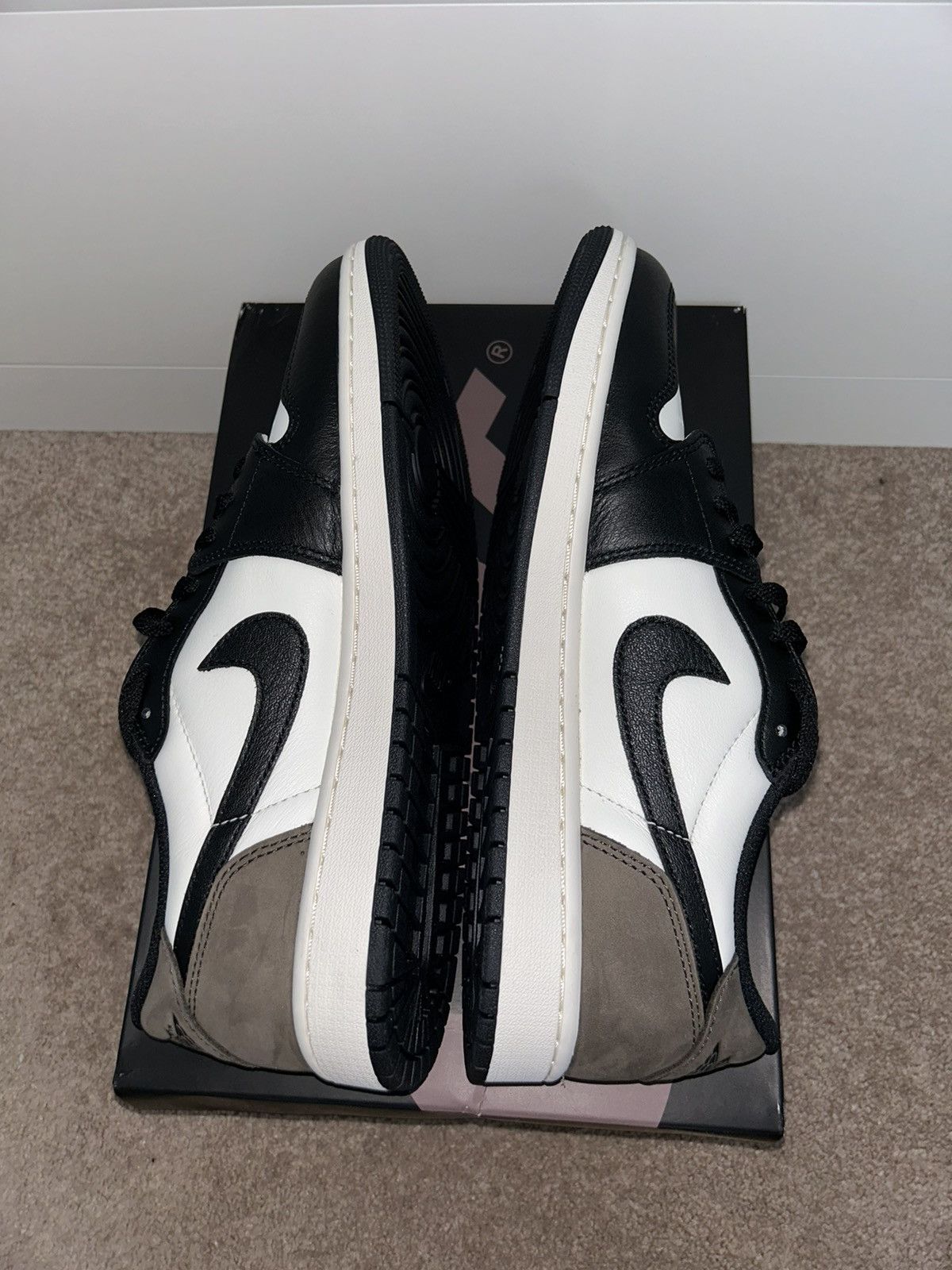 Jordan Brand × Nike Air Jordan 1 Retro Low OG “Mochas” Size US 11 / EU 44 - 5 Thumbnail