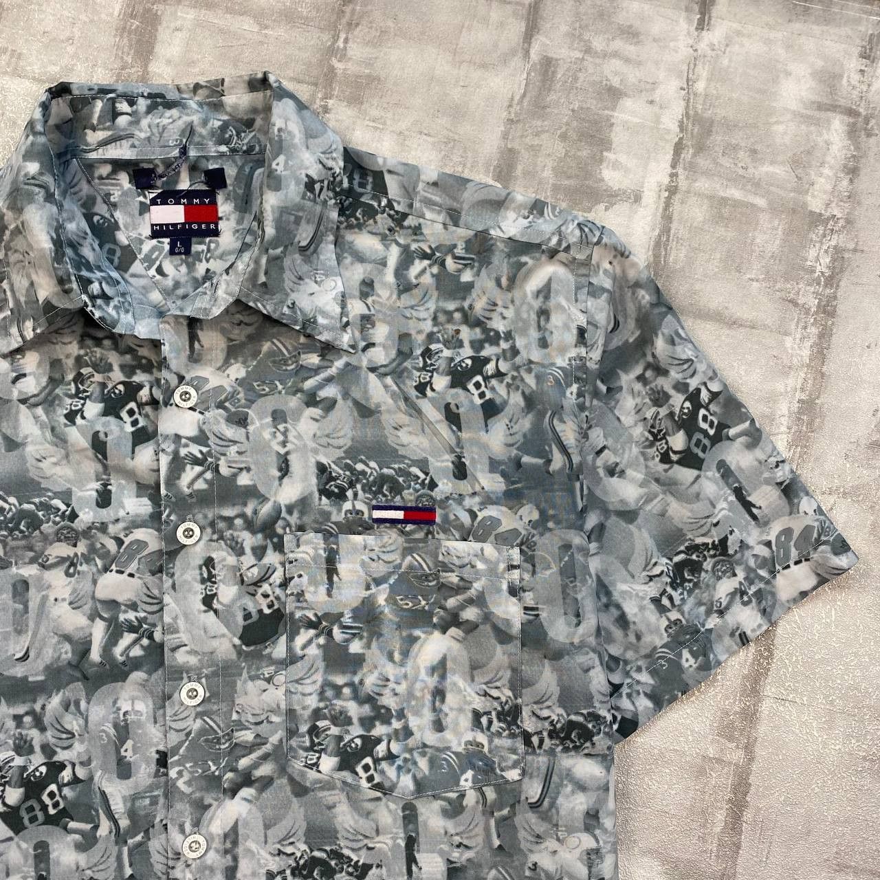 Tommy Hilfiger VERY RARE VINTAGE 90S TOMMY HILFIGER SHIRT FOOTBALL PRINT Size US L / EU 52-54 / 3 - 2 Thumbnail