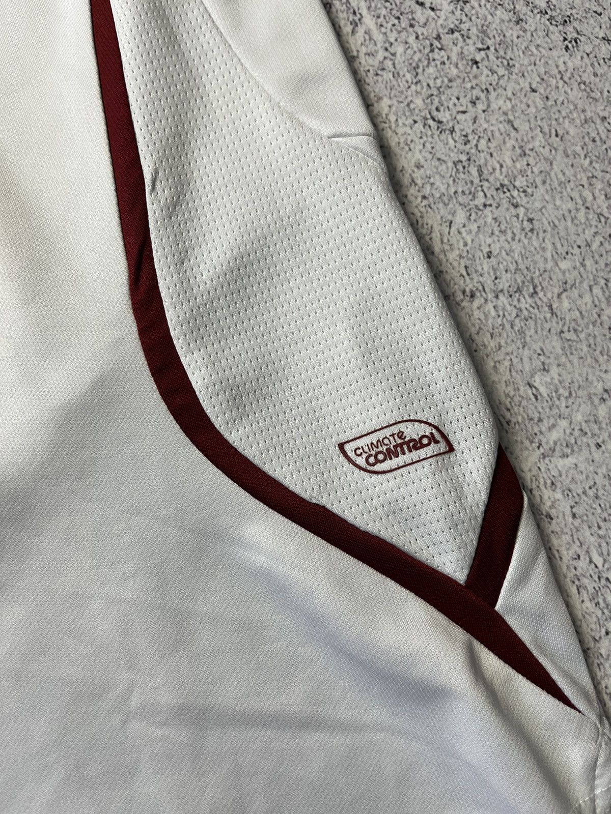Other Authentic England 2007-08 Training Shirt. Size Large. Umbro Size US L / EU 52-54 / 3 - 10 Thumbnail