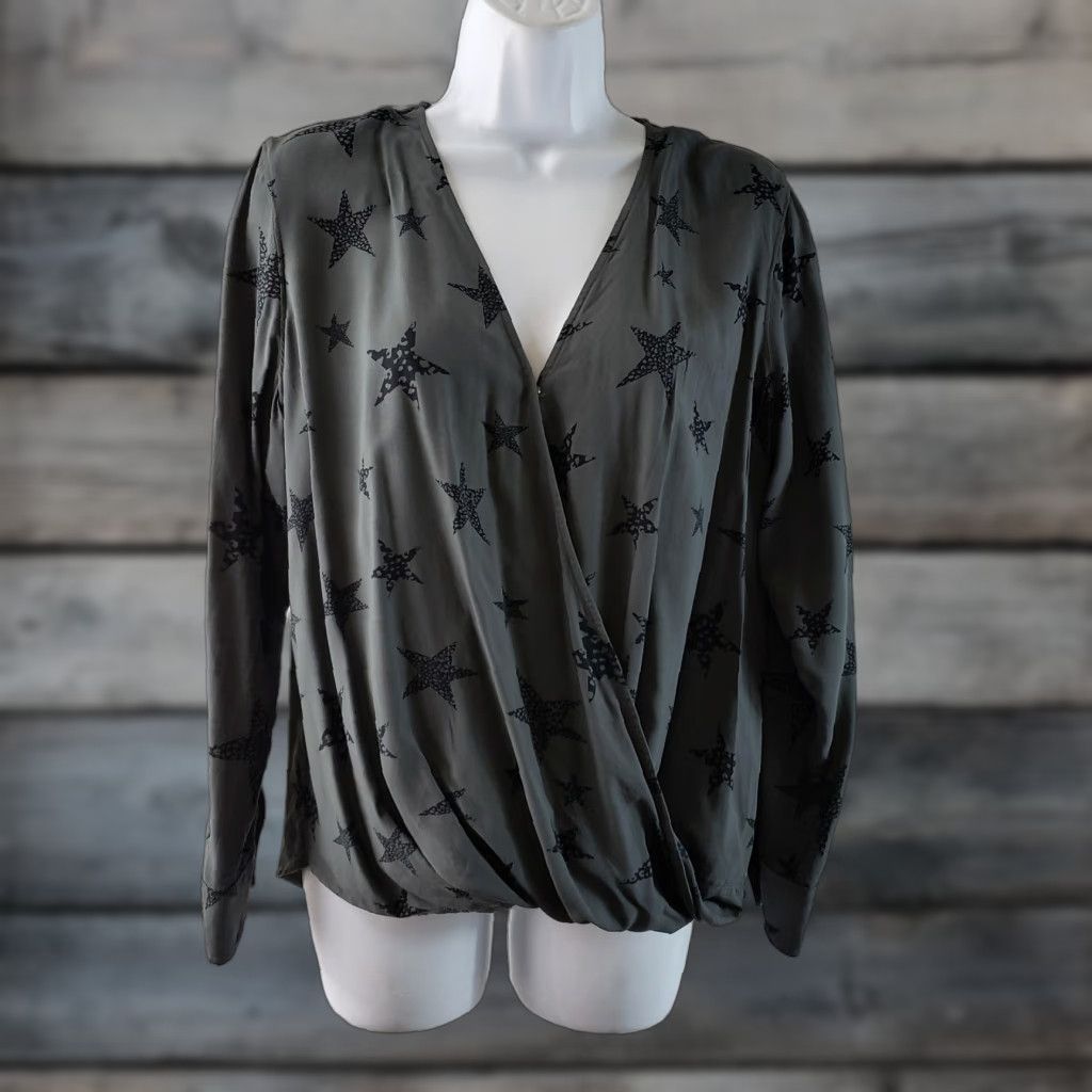 Rails Rails Womens Hillary Blouse Sz M Charcoal Gray Faux Wrap Stars Long Sleeve V-Neck Shirt Girls? Size M / US 6-8 / IT 42-44 - 1 Thumbnail