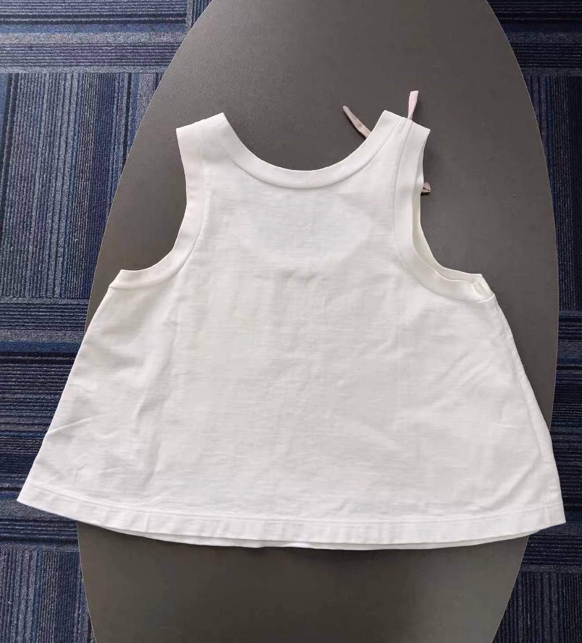 Prada Prada vest with a triangle logo Size S / US 4 / IT 40 - 2 Thumbnail