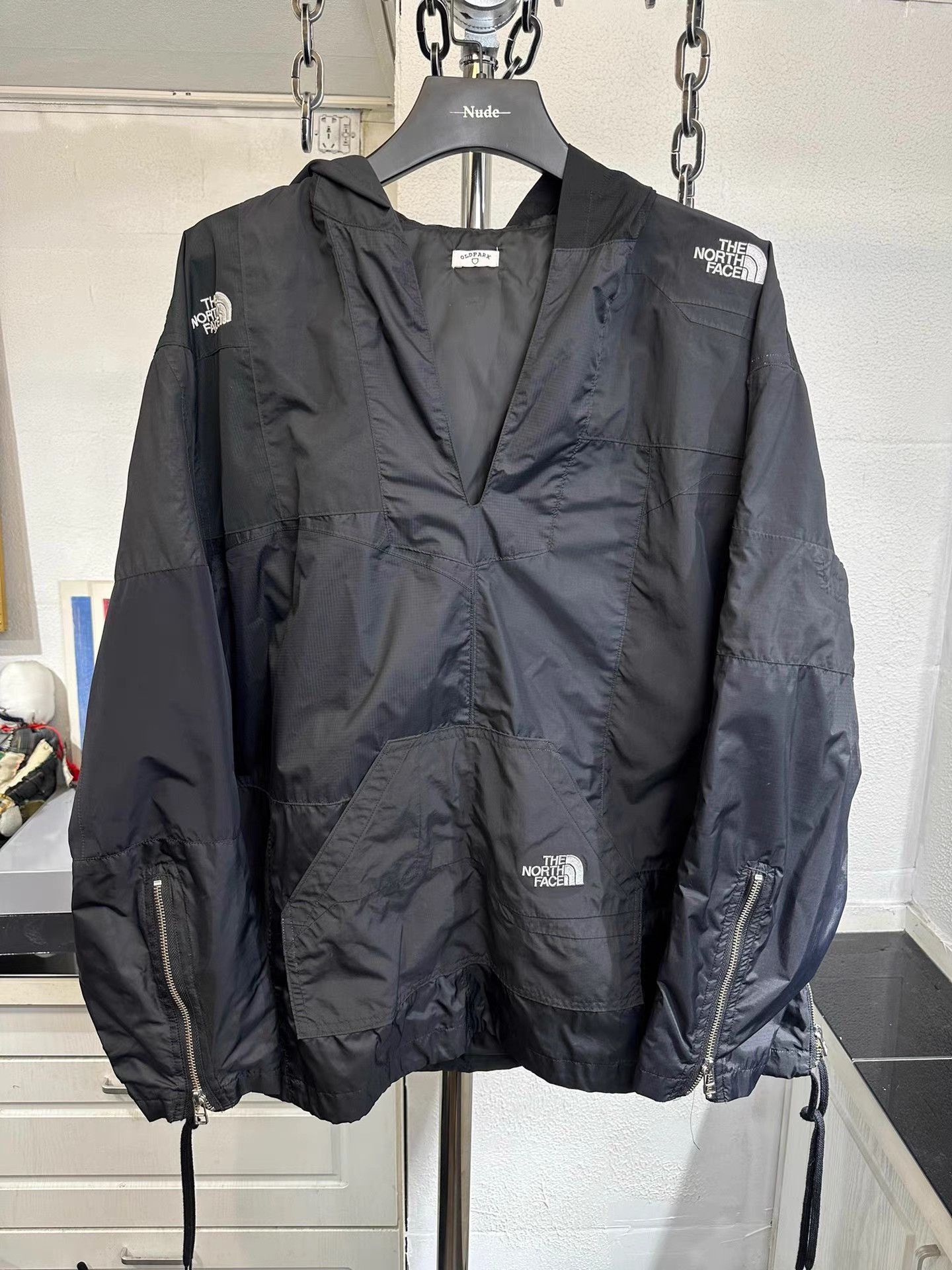 The North Face White Lightweight Jacket with Zip Pockets Size US M / EU 48-50 / 2 - 1 Thumbnail