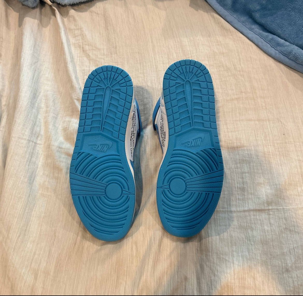 Jordan Brand × Off-White Air Jordan 1 UNC Off White Size US 12 / EU 45 - 4 Thumbnail