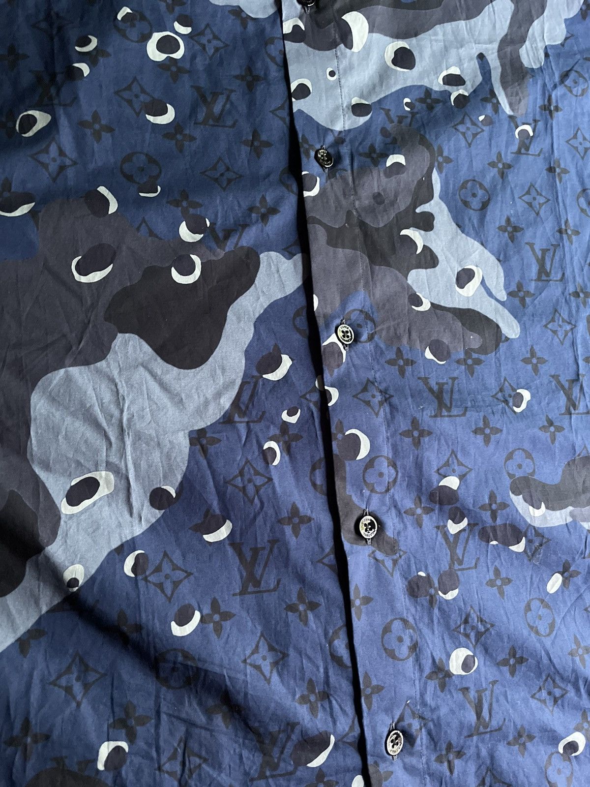 Louis Vuitton Louis Vuitton Blue Camo Monogram Shirt Size US XL / EU 56 / 4 - 2 Thumbnail